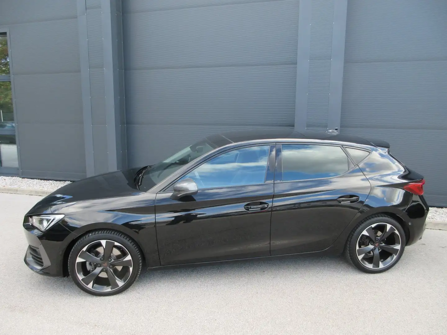 CUPRA Leon 2.0 TDI DSG 150 PS Schwarz - 2