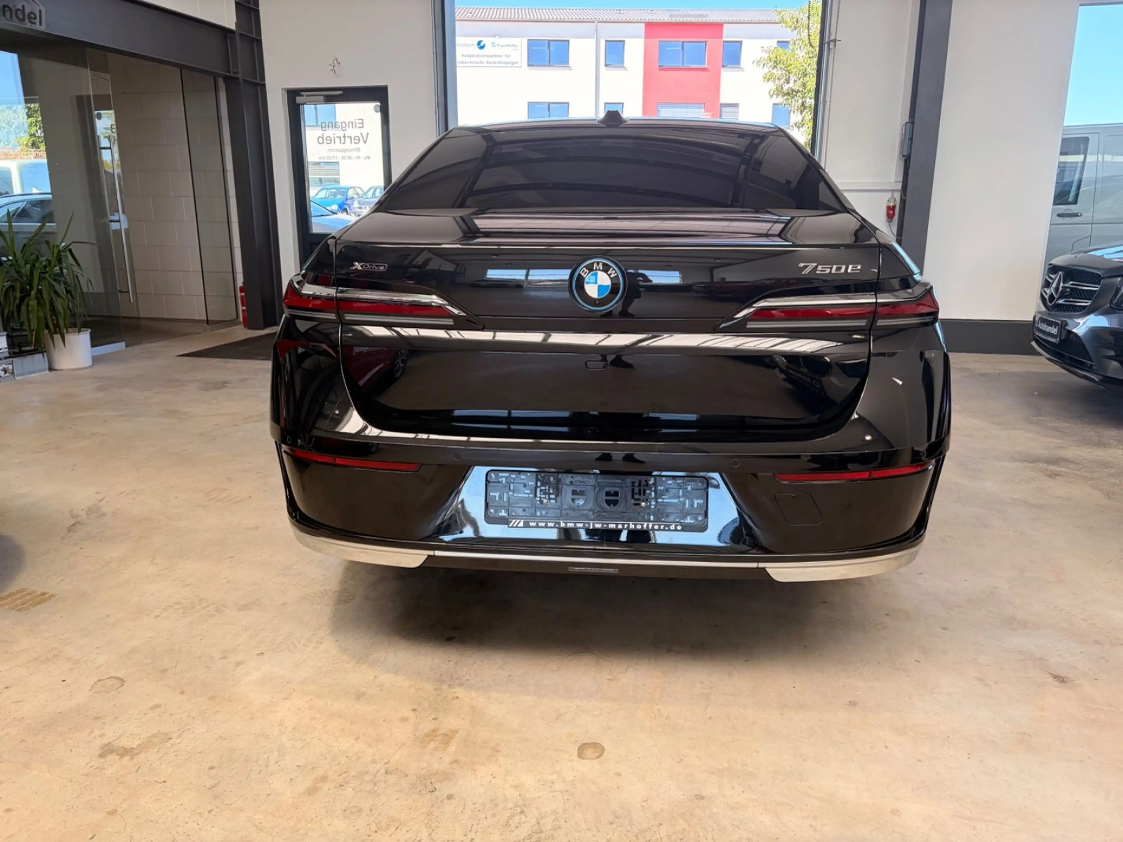 BMW 750 e xDrive  CinemaTV+B&W Loung Nachlaß 50% — photo 9