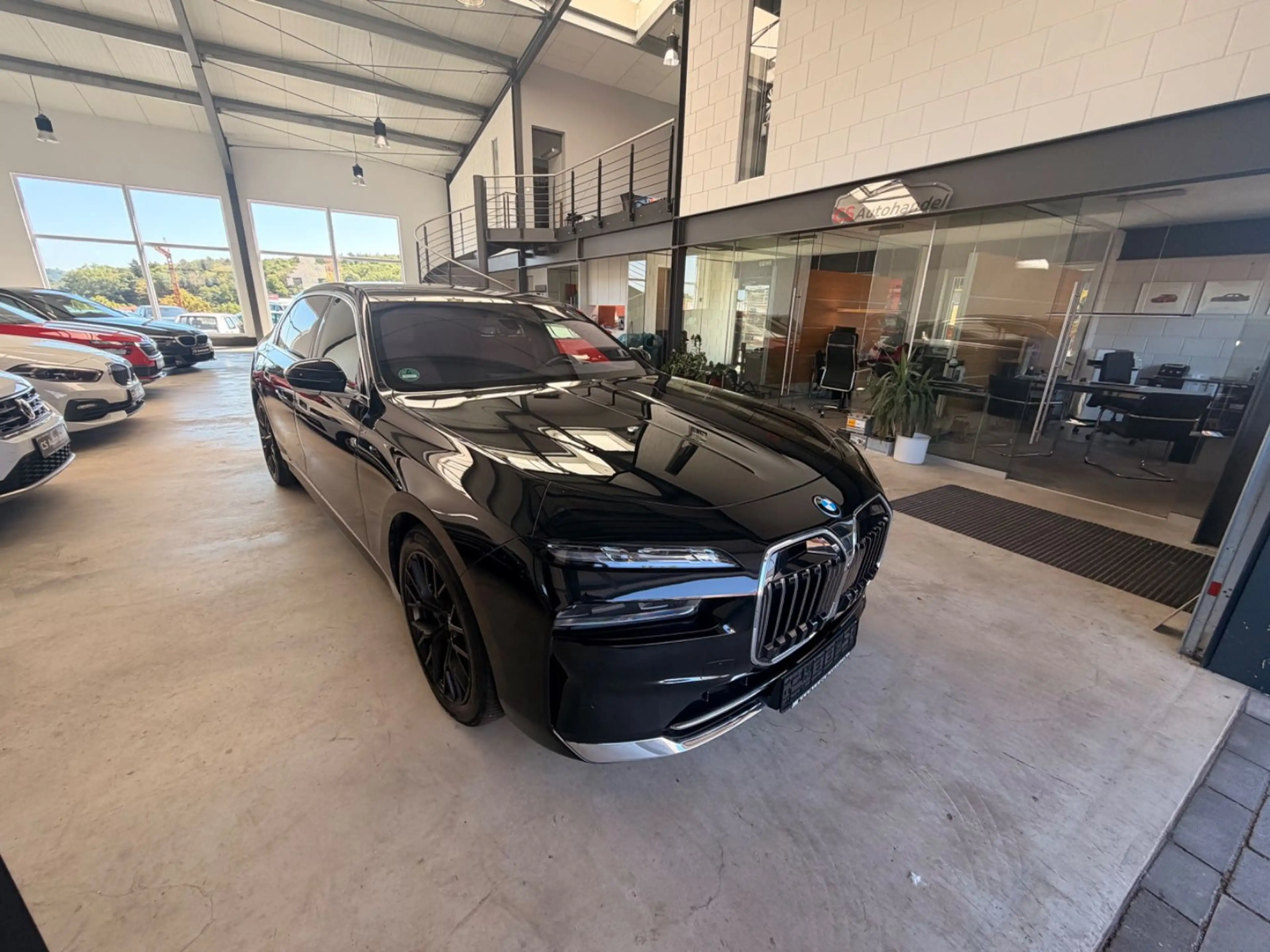 BMW 750 e xDrive CinemaTV+B&W Loung Nachlaß 50%