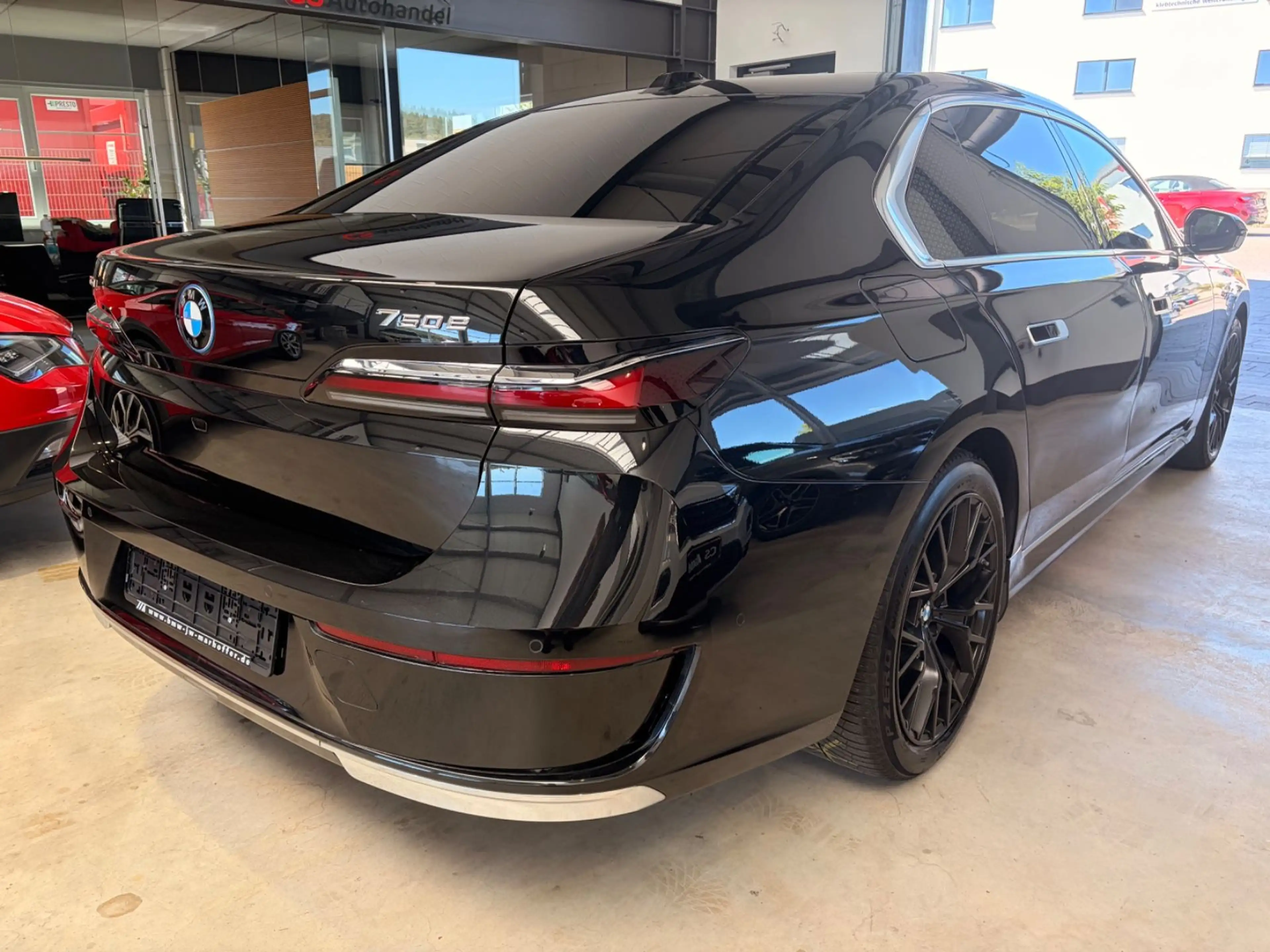 BMW 750 e xDrive  CinemaTV+B&W Loung Nachlaß 50% — photo 8