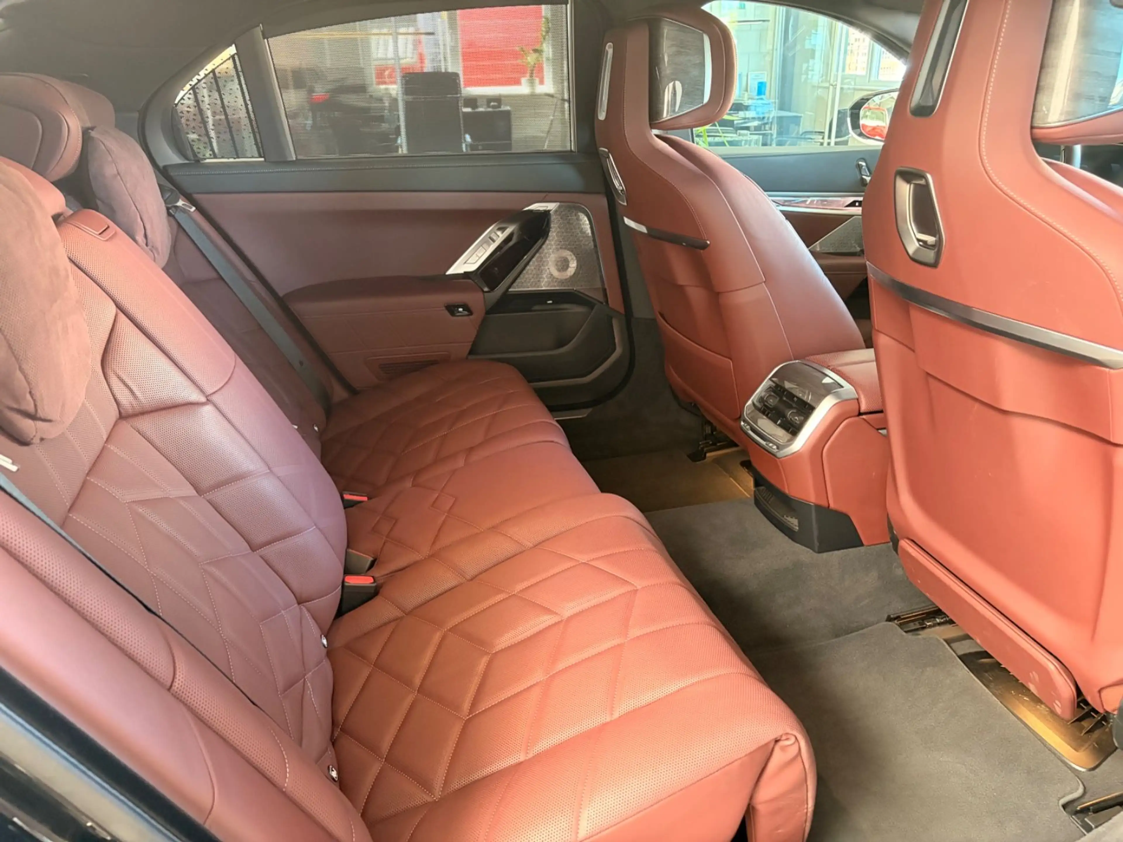 BMW 750 e xDrive  CinemaTV+B&W Loung Nachlaß 50% — photo 15