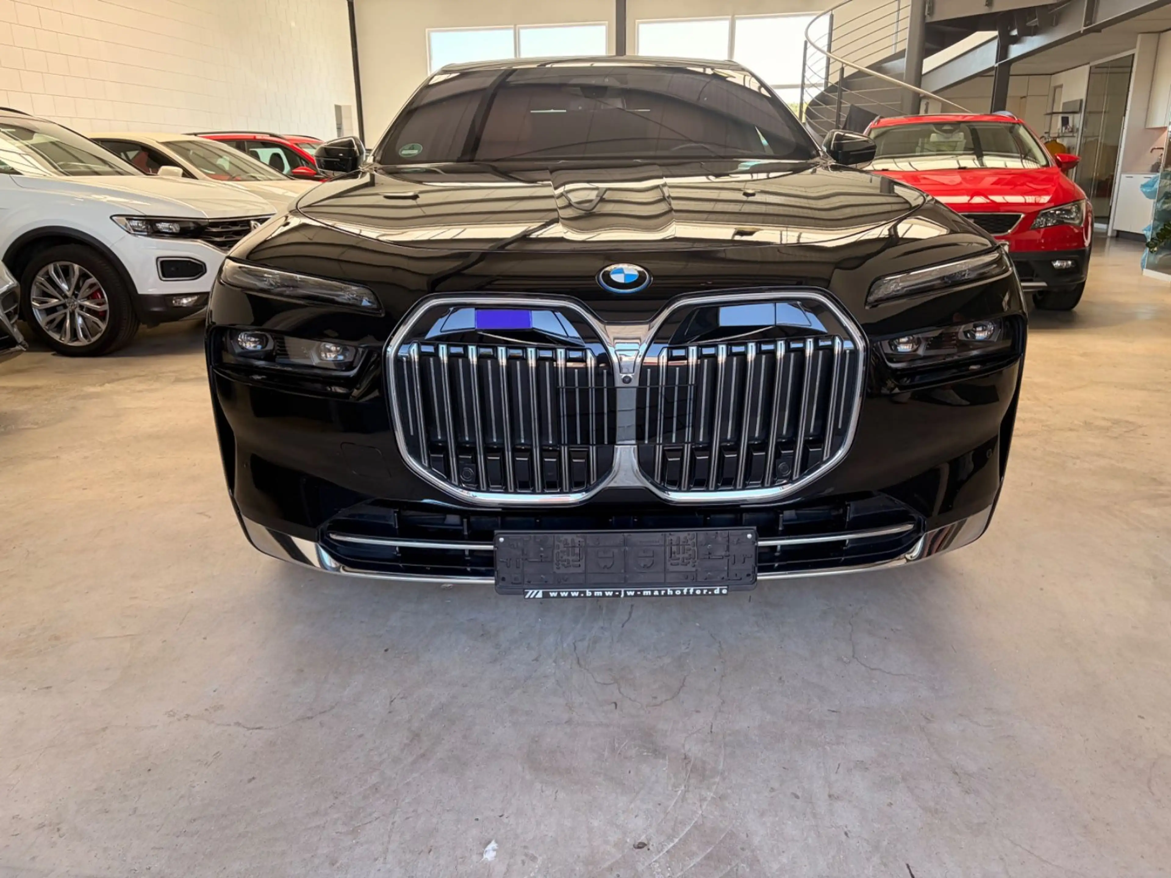 BMW 750 e xDrive  CinemaTV+B&W Loung Nachlaß 50% — photo 6