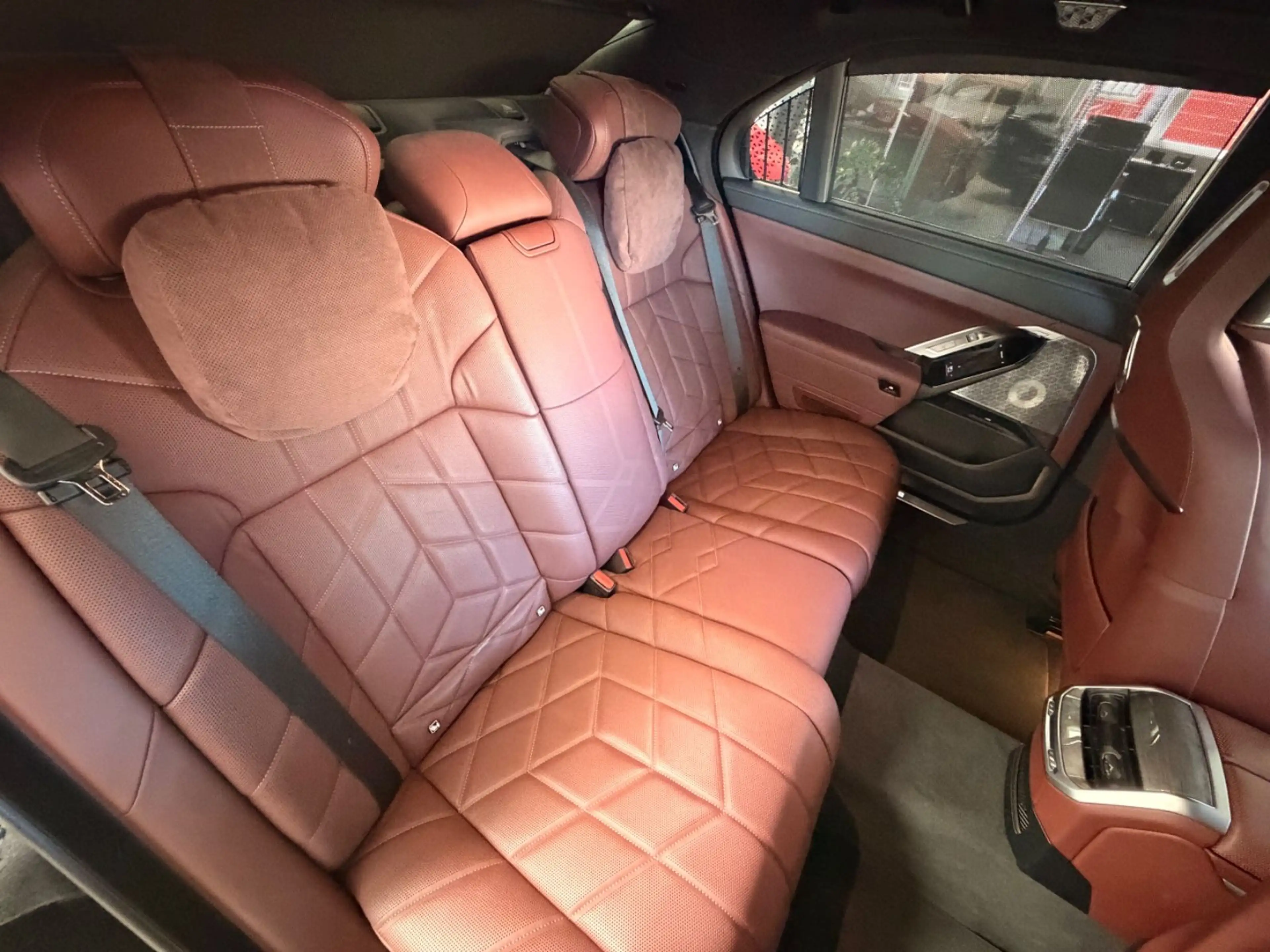 BMW 750 e xDrive  CinemaTV+B&W Loung Nachlaß 50% — photo 14
