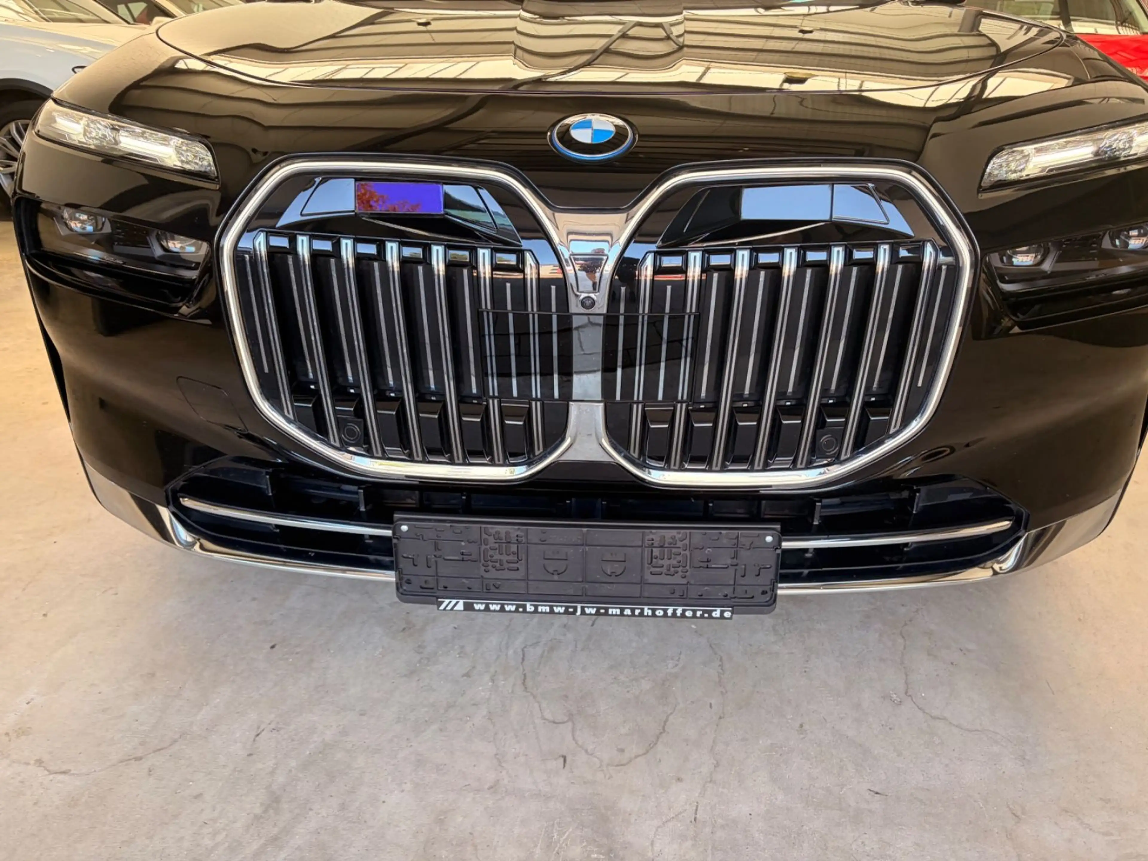 BMW 750 e xDrive  CinemaTV+B&W Loung Nachlaß 50% — photo 4