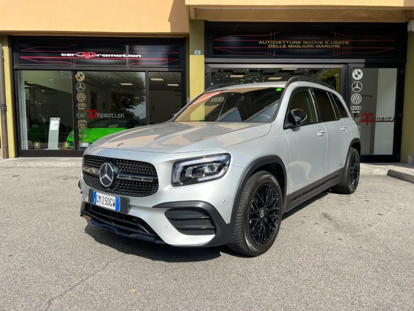 Mercedes-Benz GLB 200 d Automatic 4Matic Premium Plateado - 1