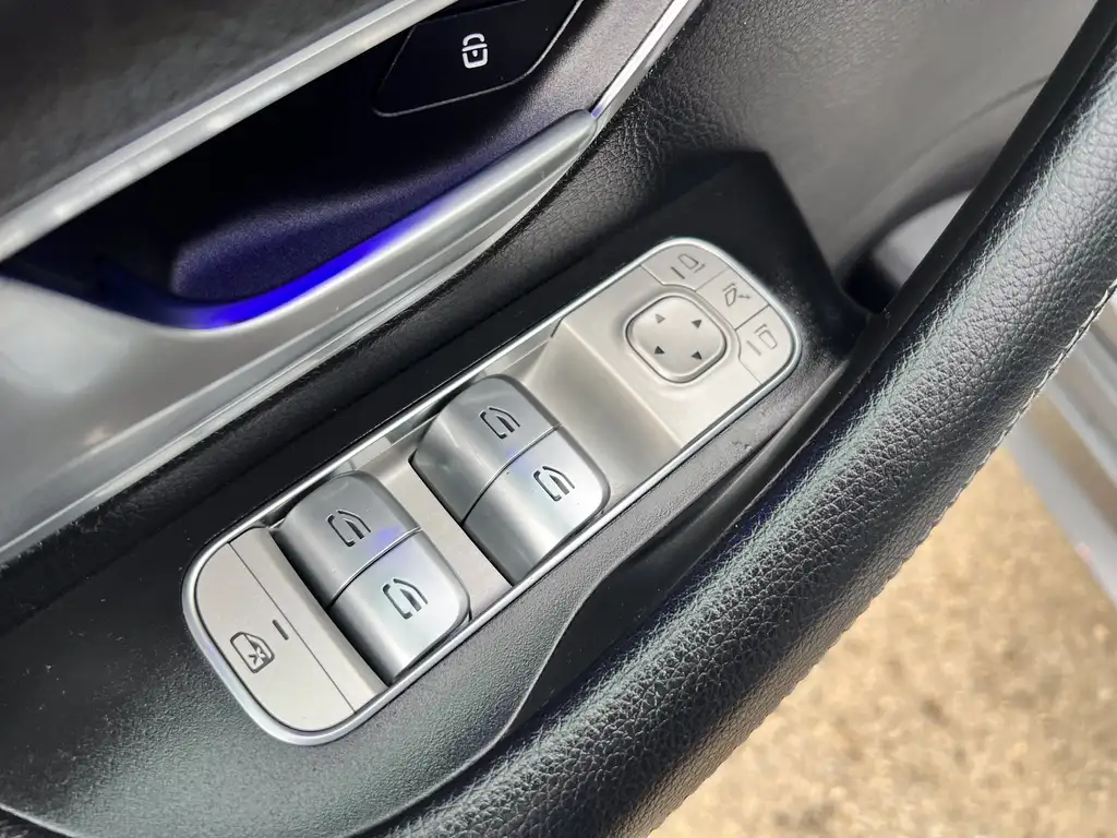 2022 Mercedes-Benz GLE 450 | MoonRoof | Heated Seats | Ambient Lighting — photo 6