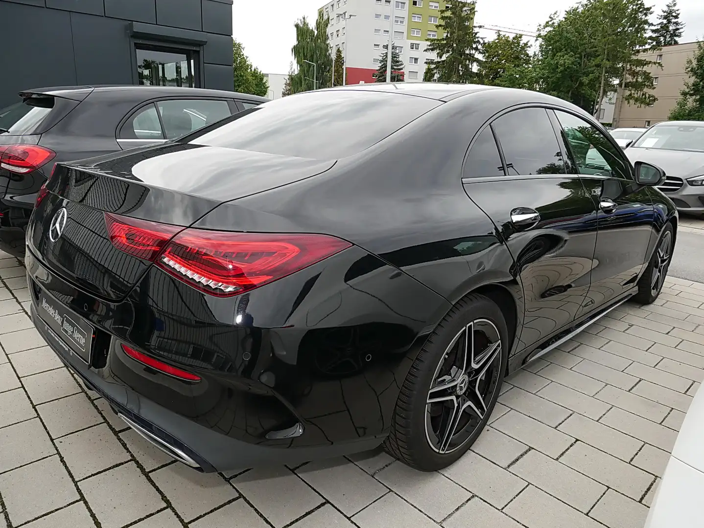 Mercedes-Benz CLA 200 Coupé AMG+DISTRONIC+KEYLESS-GO+BURMESTER Zwart - 2