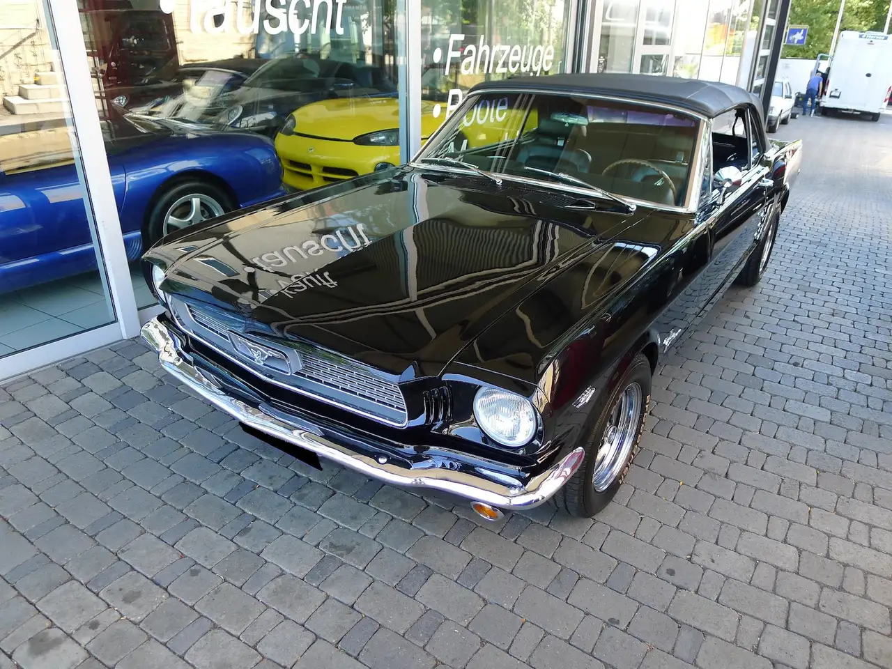 Ford Mustang V8 Cabrio in schwarz, foto 2