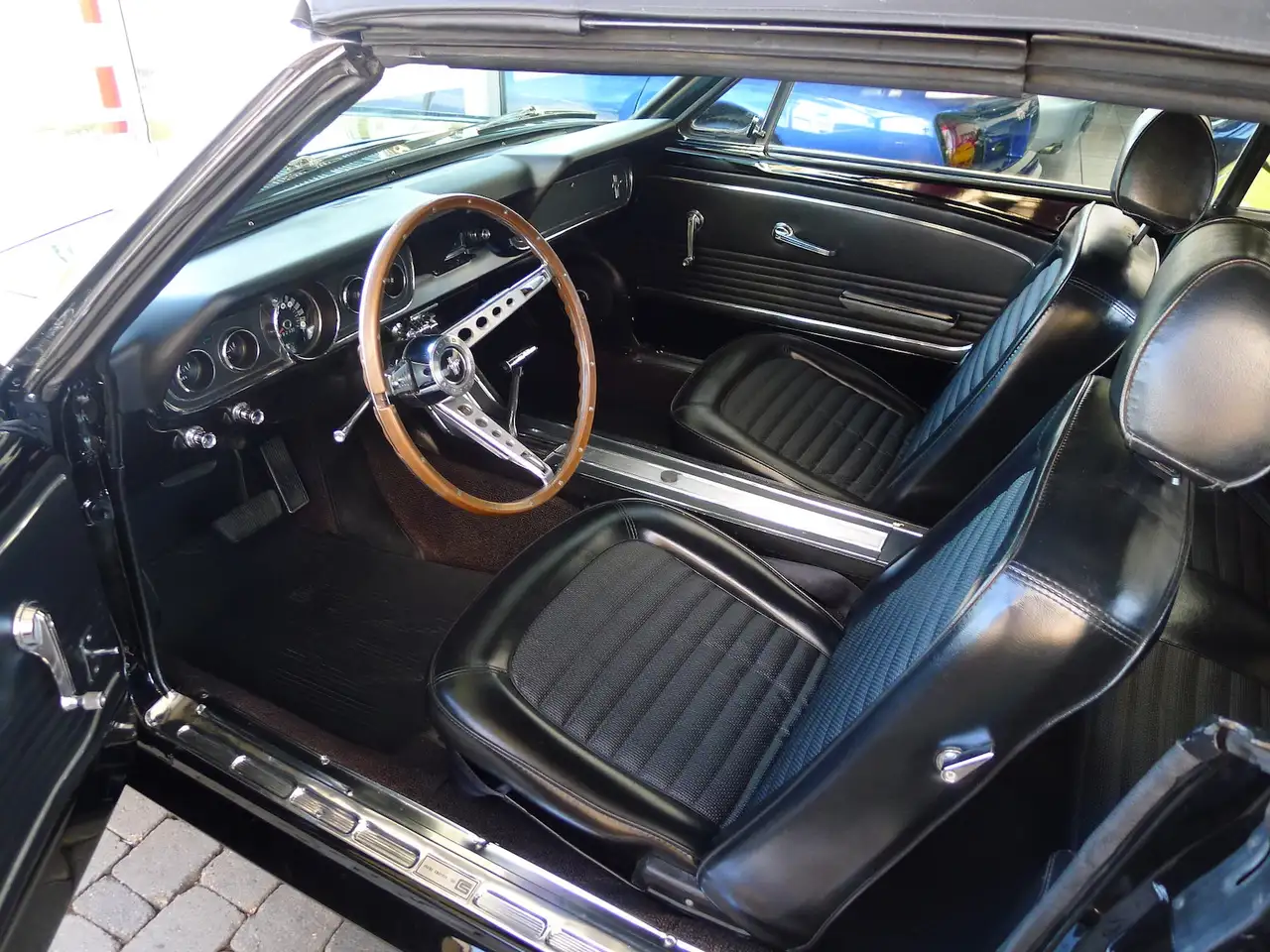 Ford Mustang V8 Cabrio in schwarz, foto 6