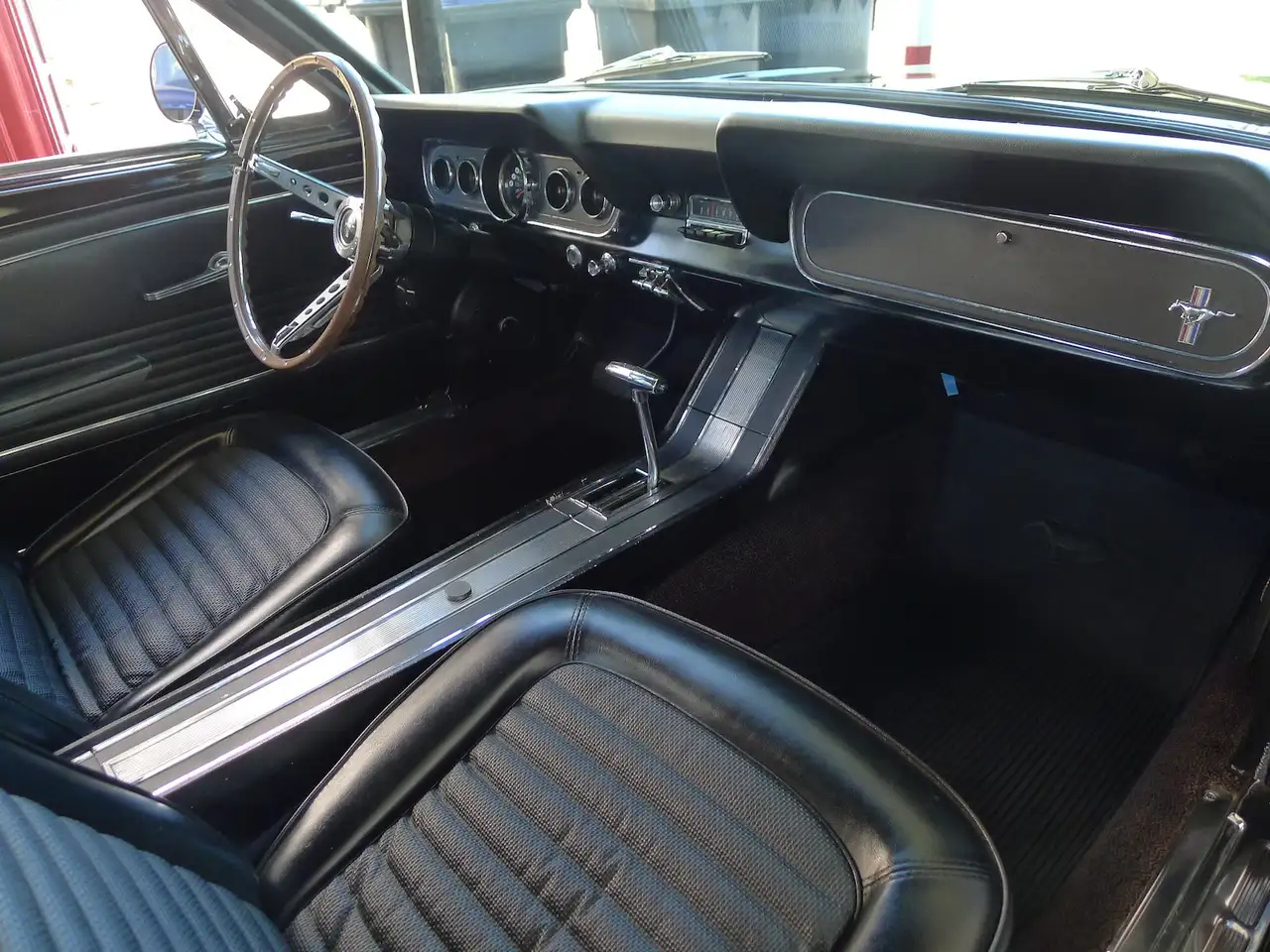 Ford Mustang V8 Cabrio in schwarz, foto 11