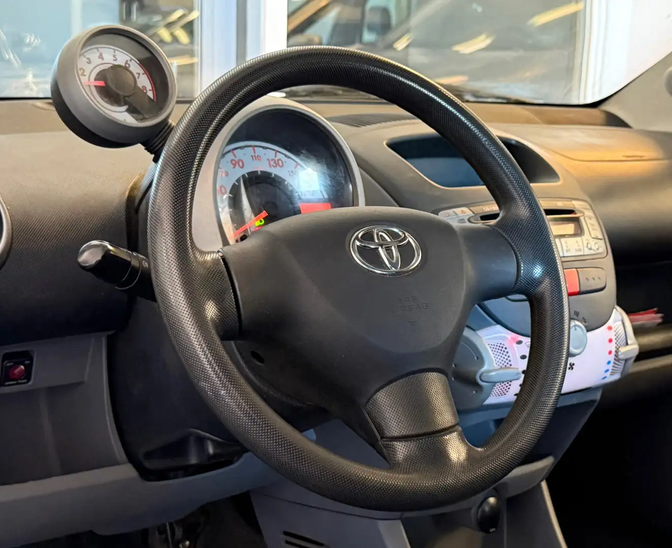 Toyota Aygo 1.0-12V Comfort|NAP|NweAPK|PerfectOH|2eEig|CentrDV Grau - 2