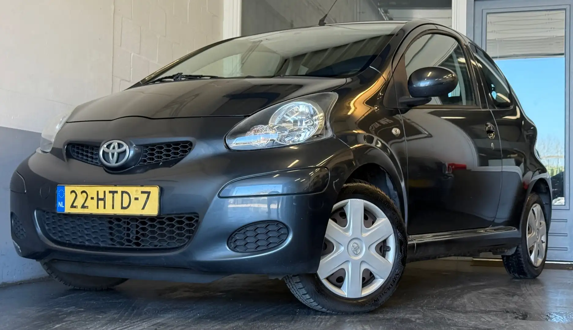 Toyota Aygo 1.0-12V Comfort|NAP|NweAPK|PerfectOH|2eEig|CentrDV Grau - 1