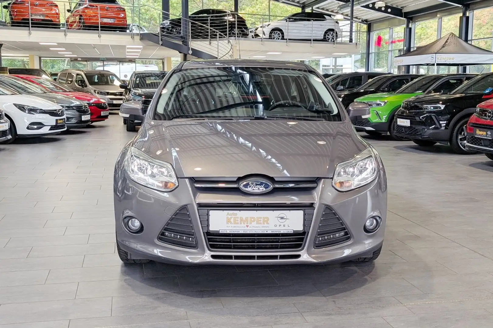 Ford Focus Lim. 1.6 Trend *PDC*Navi* Brun - 2