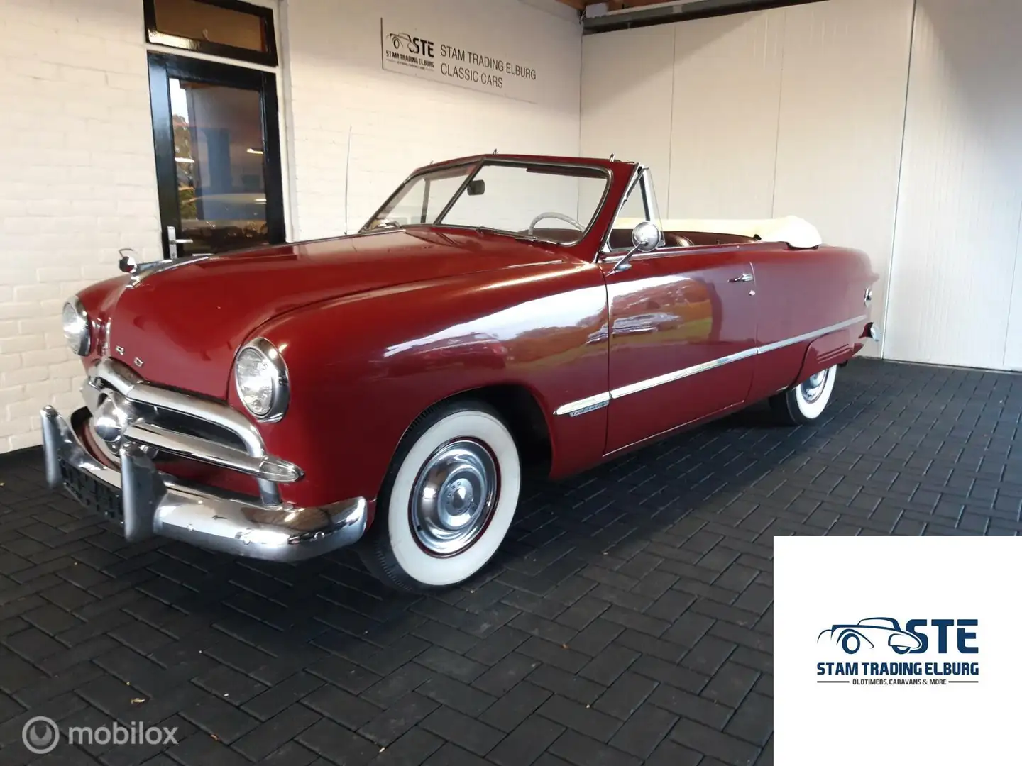 Ford USA Custom Cabriolet 1949 Red - 2