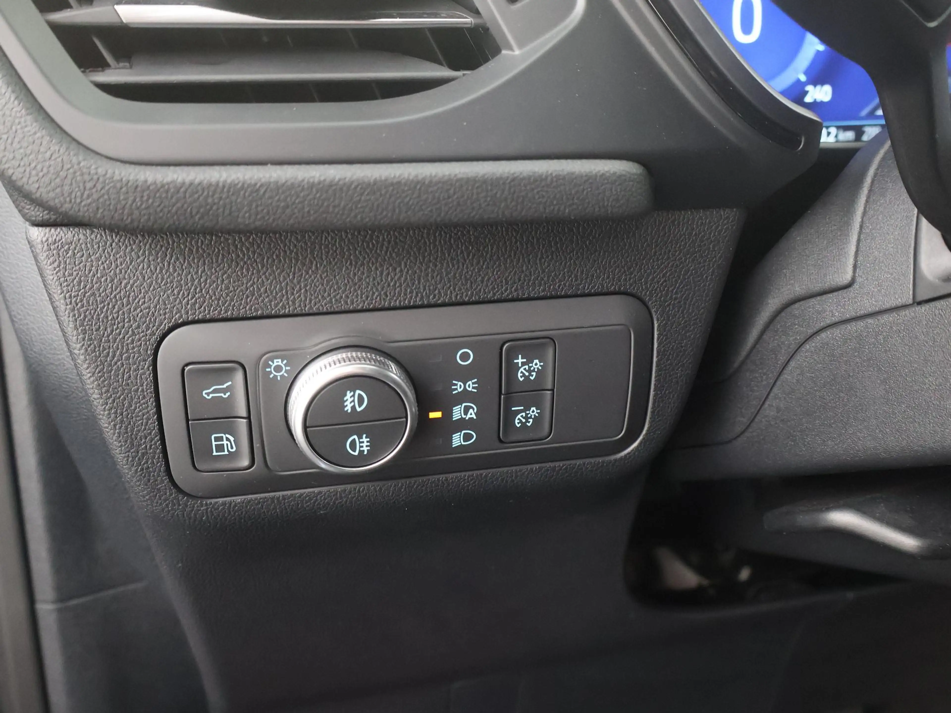 Ford Kuga 2.5 PHEV ST-Line X TREKH|HEAD-UP|WINTERPACK|B&O|BL — photo 36