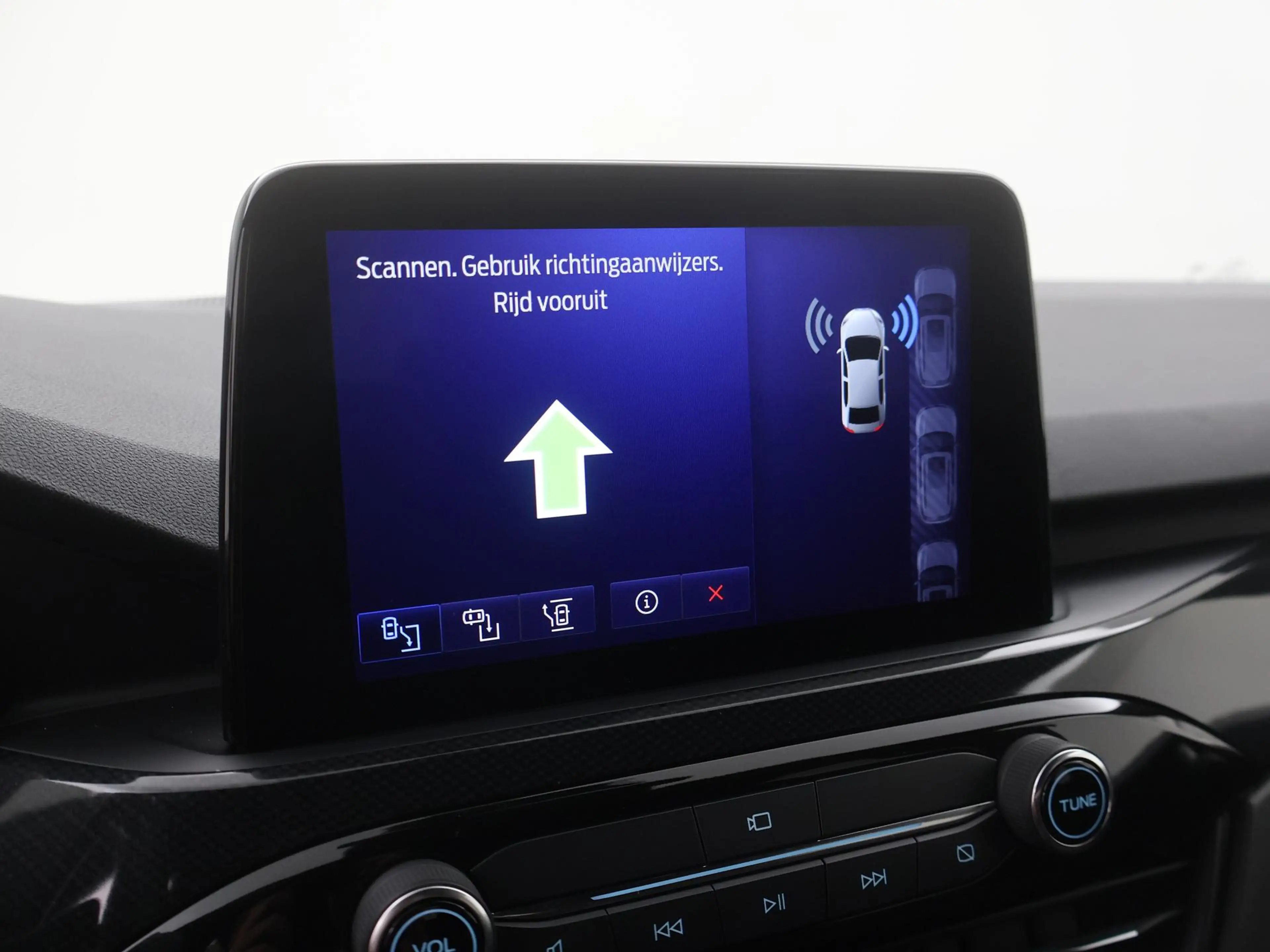 Ford Kuga 2.5 PHEV ST-Line X TREKH|HEAD-UP|WINTERPACK|B&O|BL — photo 24