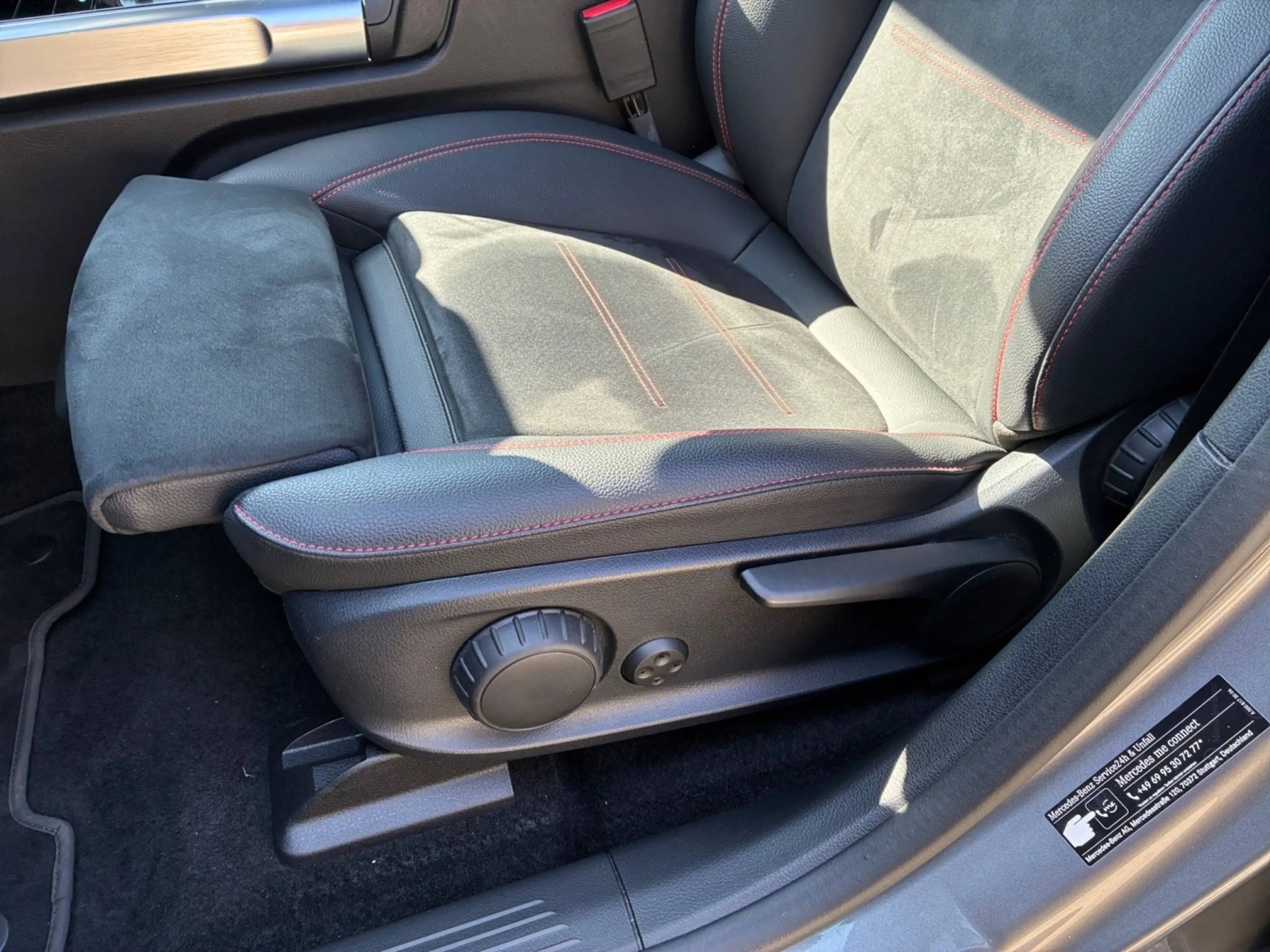 Mercedes-Benz EQB 250 AMG Night*HUD*Panorama*Easy-Pack*Distro* — photo 9