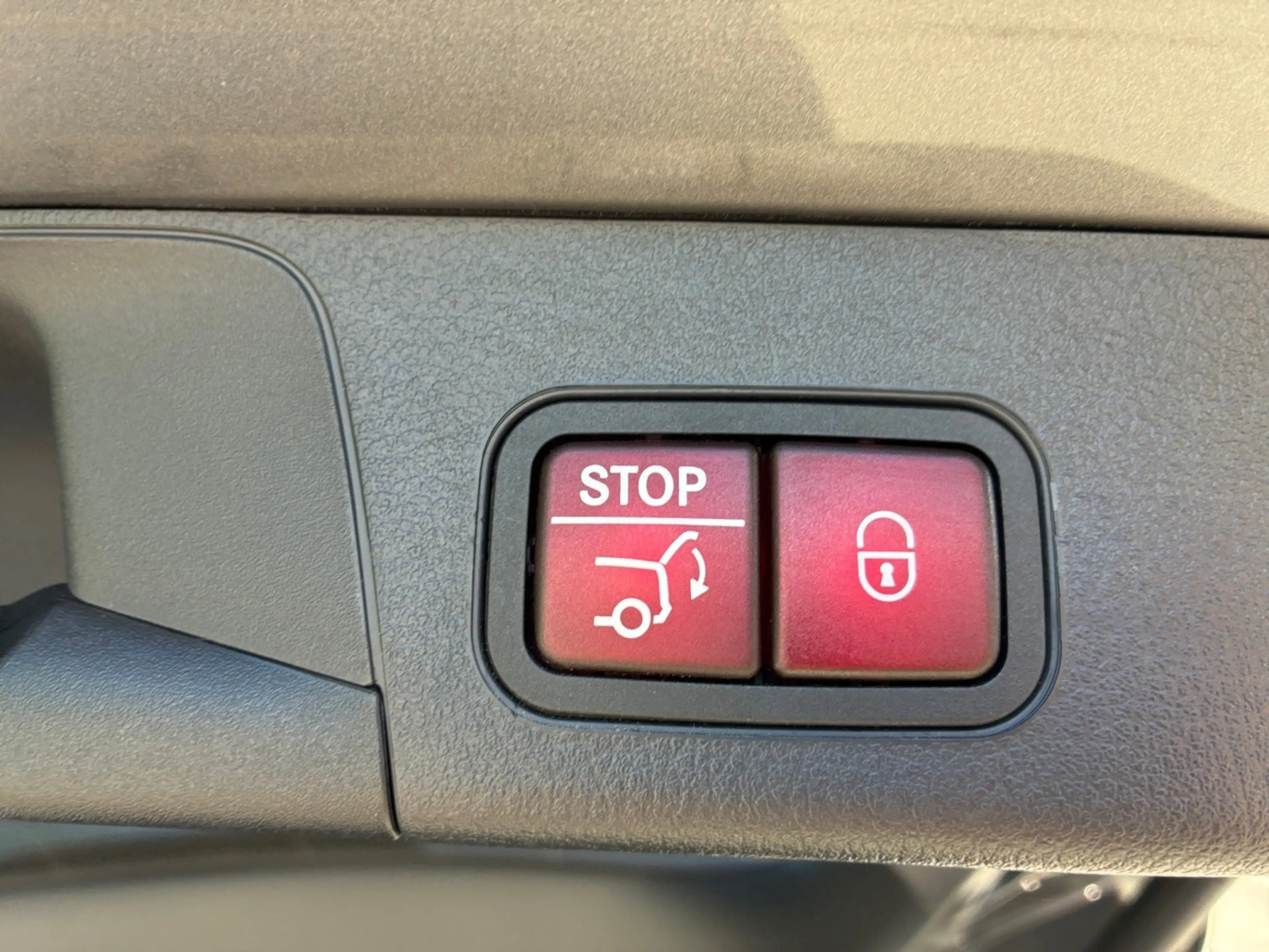 Mercedes-Benz EQB 250 AMG Night*HUD*Panorama*Easy-Pack*Distro* — photo 15