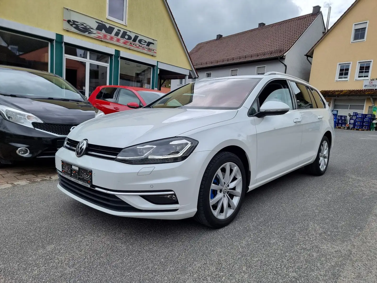 Volkswagen Golf VII Var 1.4TSI Highl. VIRT+LED+NAVI+AHK+ACC Weiß - 1