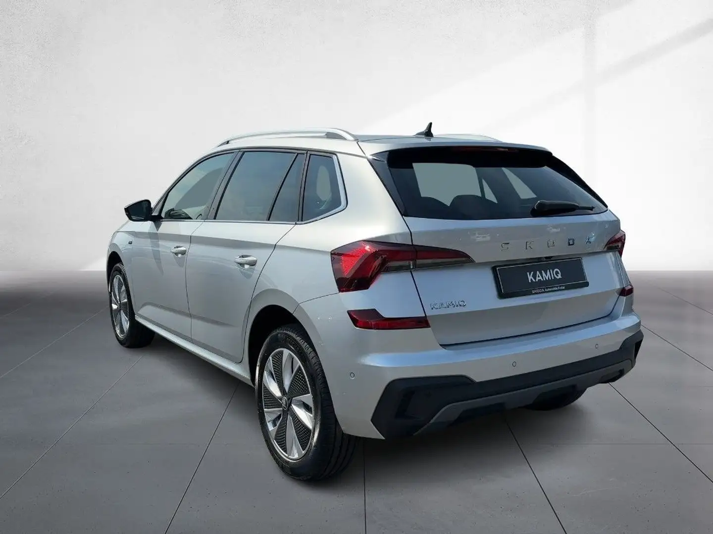 Skoda Kamiq TOUR 1,0 TSI DSG *AHZV / NAVI / KAMERA* Silber - 2