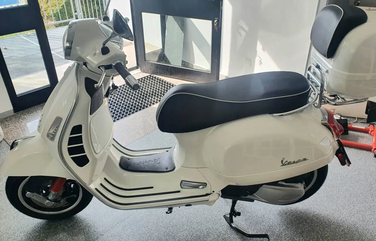 Vespa GTS 300