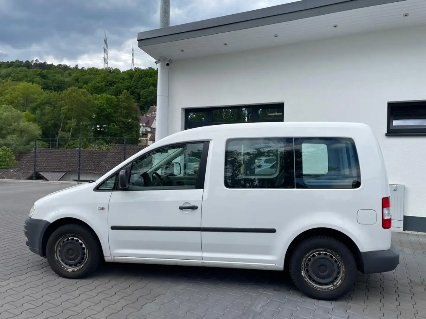 Volkswagen Caddy Kombi BlueMotionTech-5 Sitze-Klima-1 Hand - 2