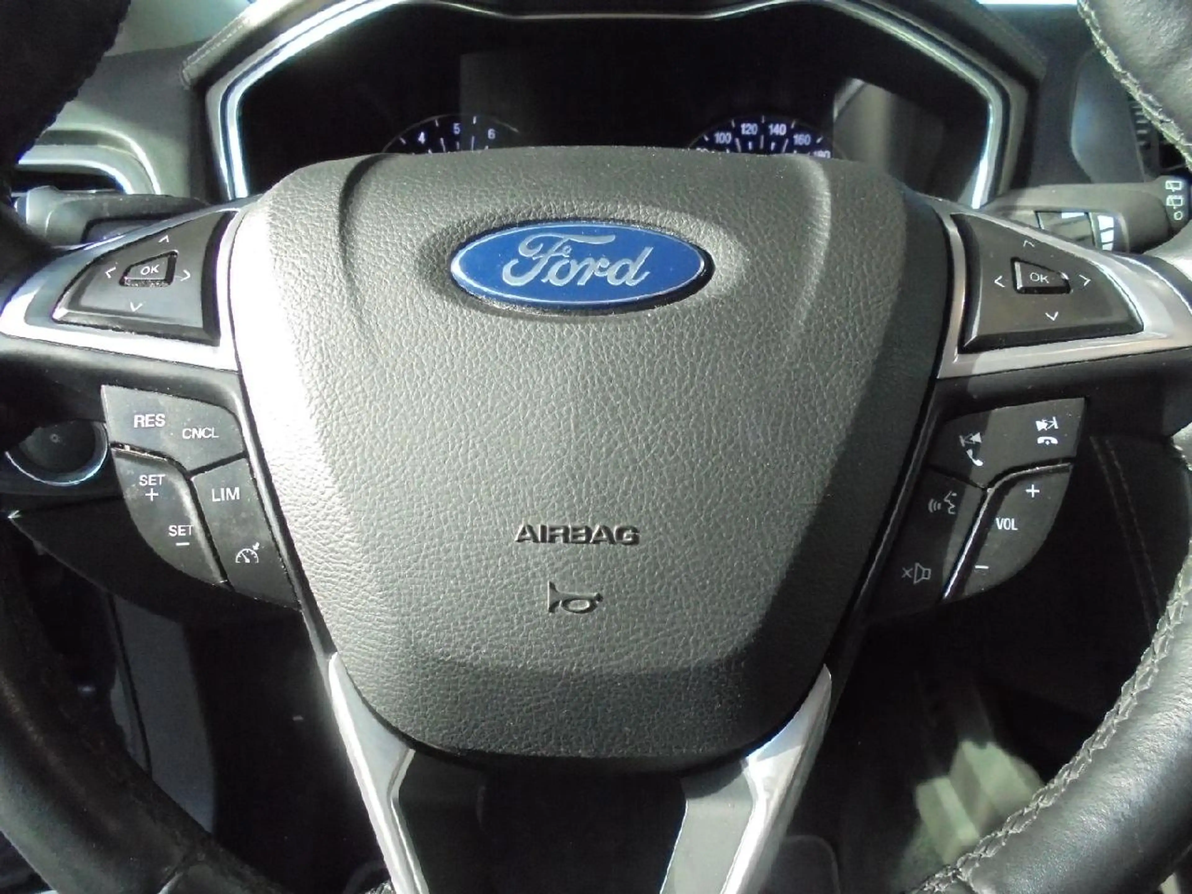 Ford Mondeo Vignale AWD — photo 10