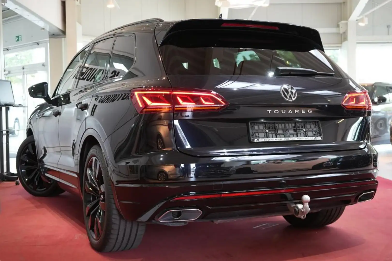 Volkswagen Touareg 3.0 V6 TDI 4Motion R-Line*Pano*Virtual* Zwart - 2