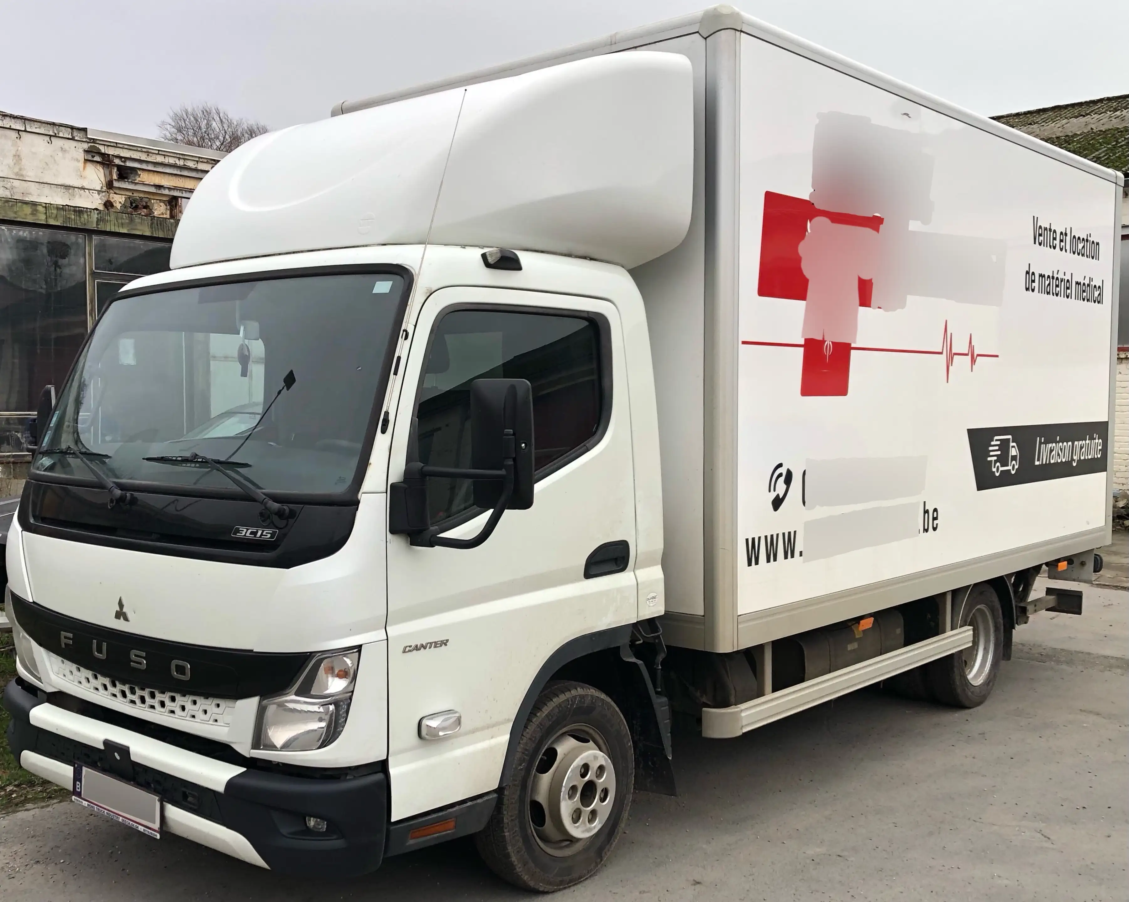 Mitsubishi Canter FUSO 3C15 / Elevateur / Permis B / Euro 6 / TVA / — photo 2