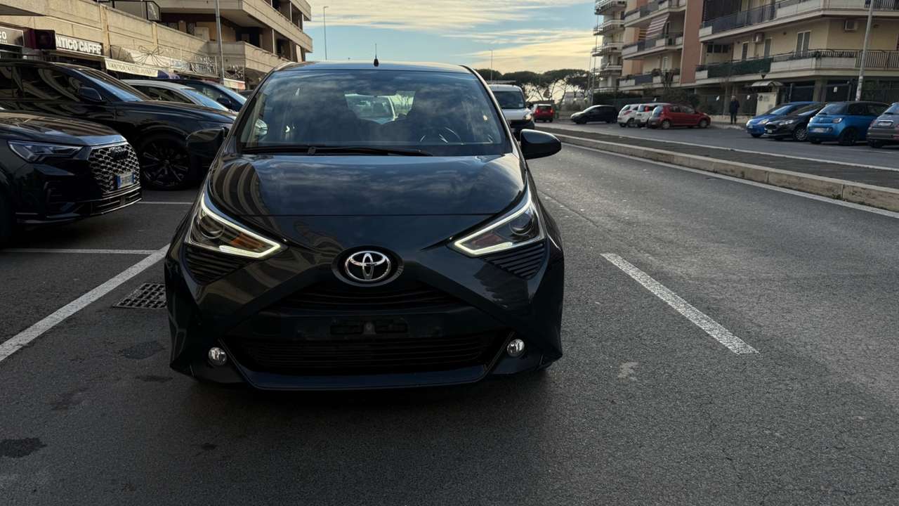 Toyota Aygo Connect 1.0 VVT-i 72 CV 5 porte x-play MMT LED NAV
