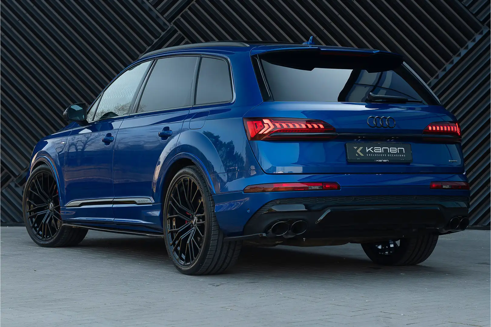 Audi Q7 60 TFSI e quattro S-Line Competition ACC Pano Matr Blau - 2