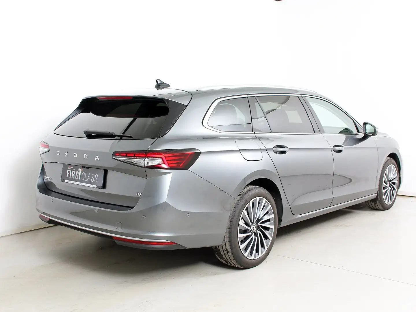 Skoda Superb L&K iV TSI DSG Grau - 2