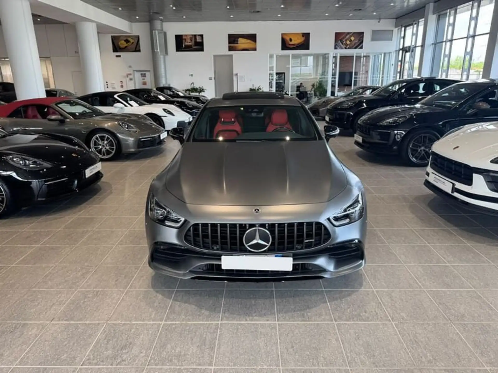 Mercedes-Benz AMG GT 2023 회색 사진 2