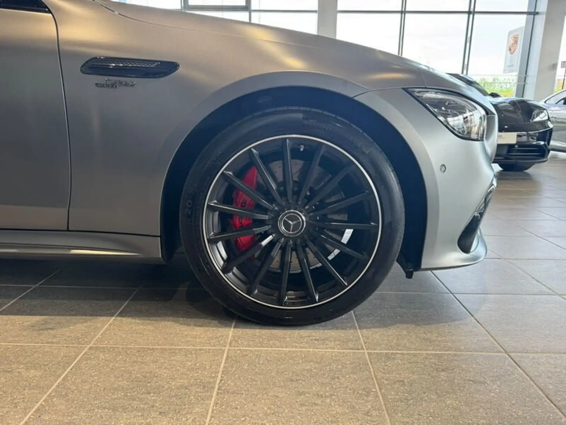 Mercedes-Benz AMG GT 2023 회색 사진 7