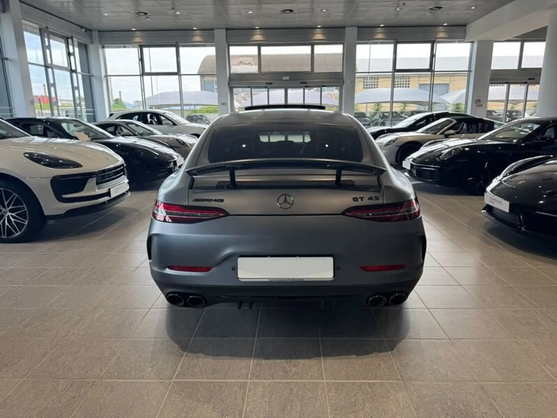 Mercedes-Benz AMG GT 2023 회색 사진 5