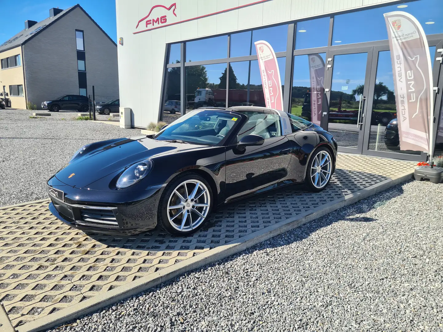 Porsche 911 *** 992 targa 4 , Porsche approved , Bose *** Zwart - 1