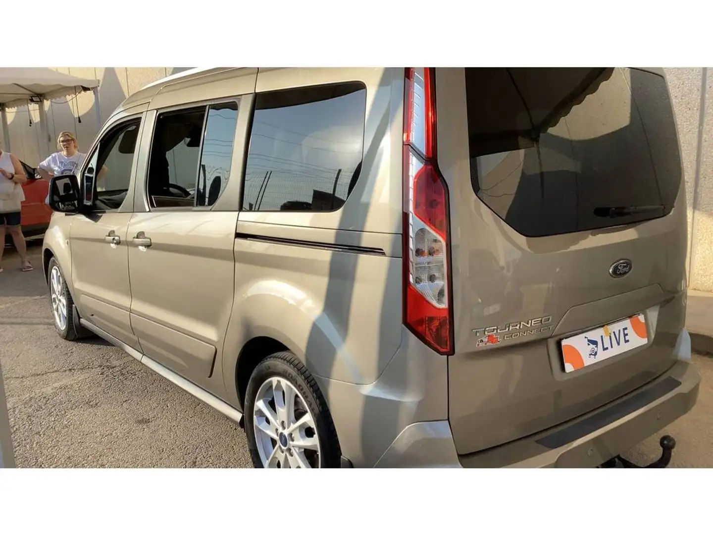 Ford Tourneo Connect Grand 1.5TDCi Auto-S&S Titanium 120 Marrón - 2