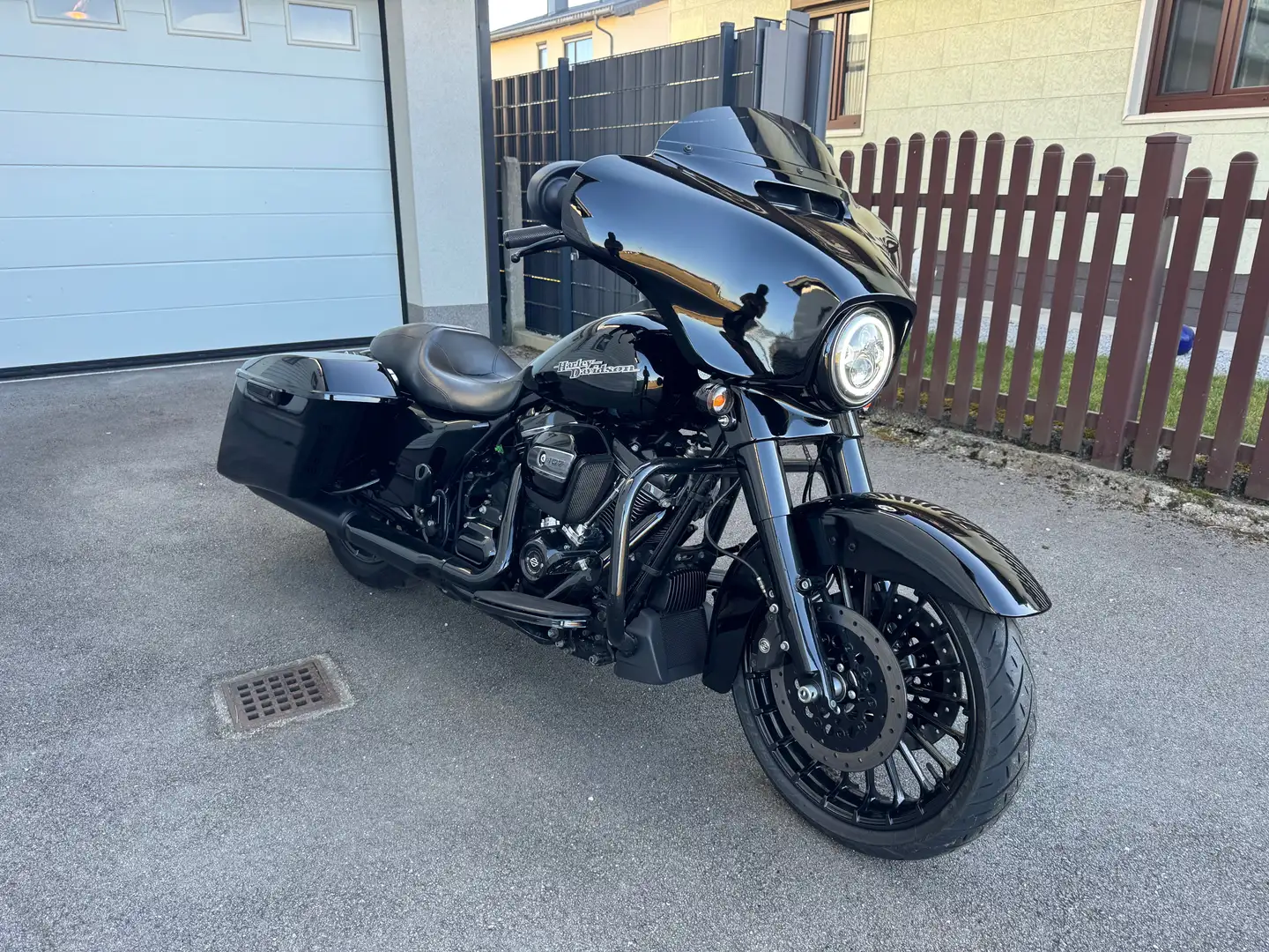Harley-Davidson Street Glide Schwarz - 1