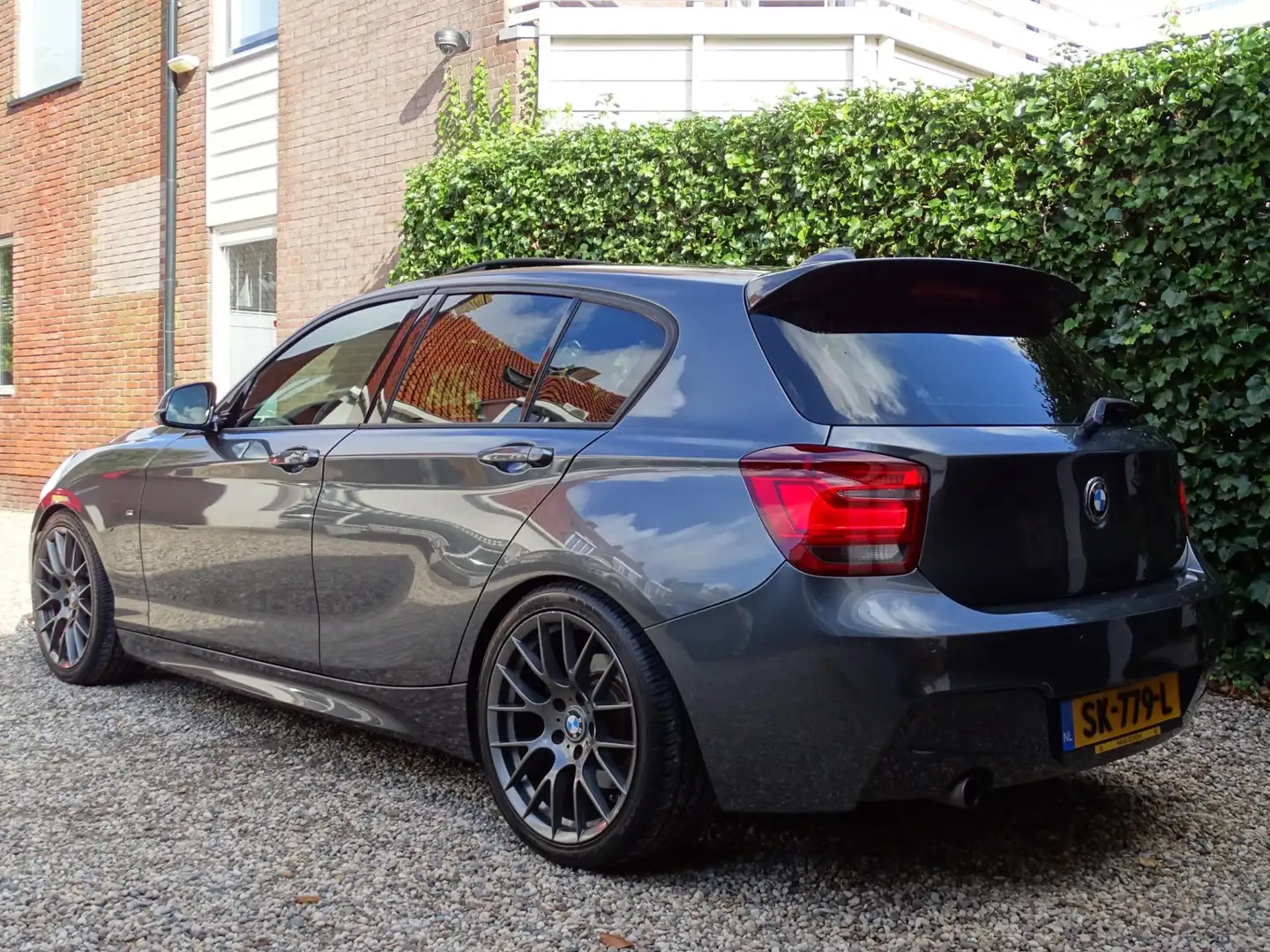 BMW 120 1-serie 120d High Executive |M- pakket | Automaat Grijs - 2