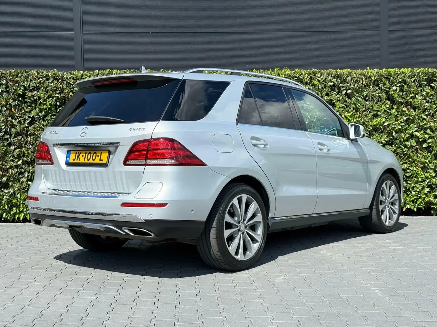 Mercedes-Benz GLE 500 e 4MATIC, AIRMATIC, ADAPTIVE CRUISE, LEDER, SCHUIF Šedá - 2