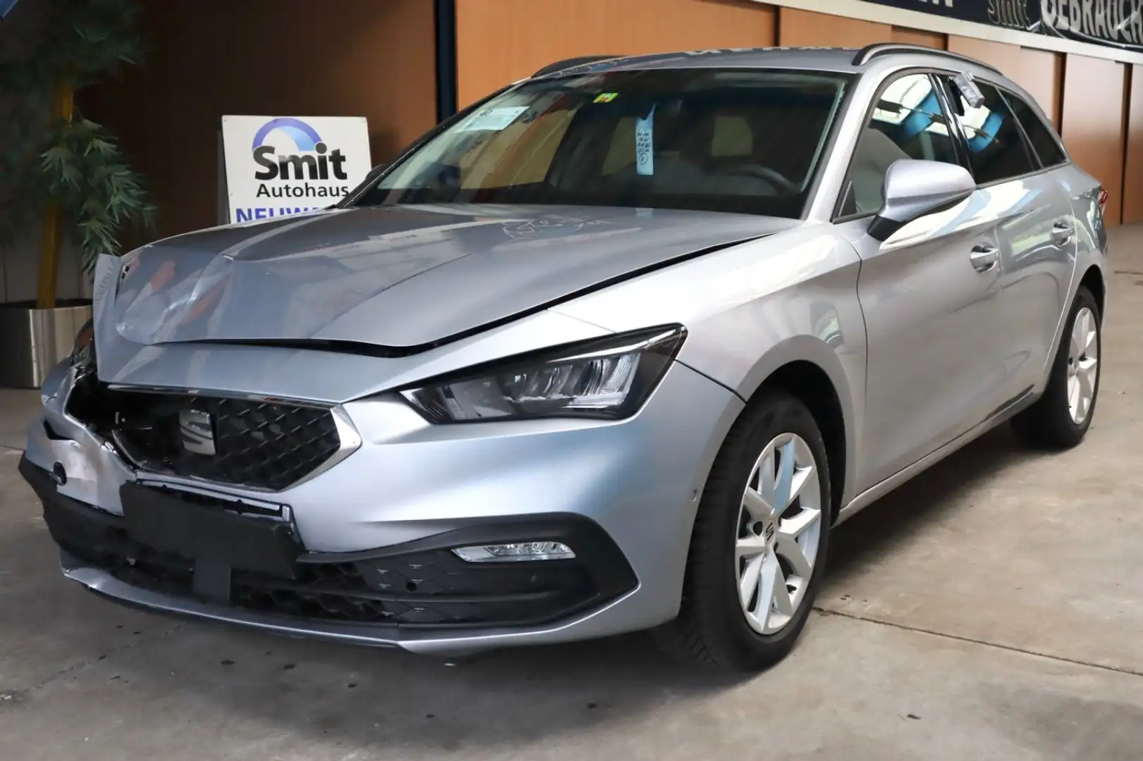SEAT Leon Sportstourer Style 2.0TDI/ LED/ AHK/ Navi Argent - 1