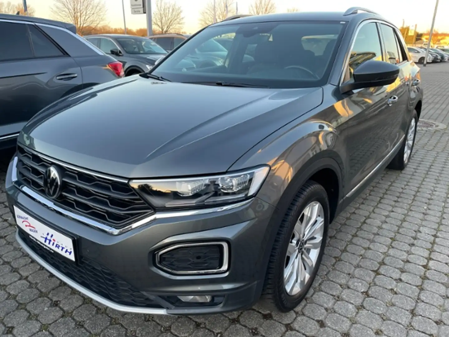 Volkswagen T-Roc Sport 1.5 TSI OPF DSG+LED+NAV Grau - 2