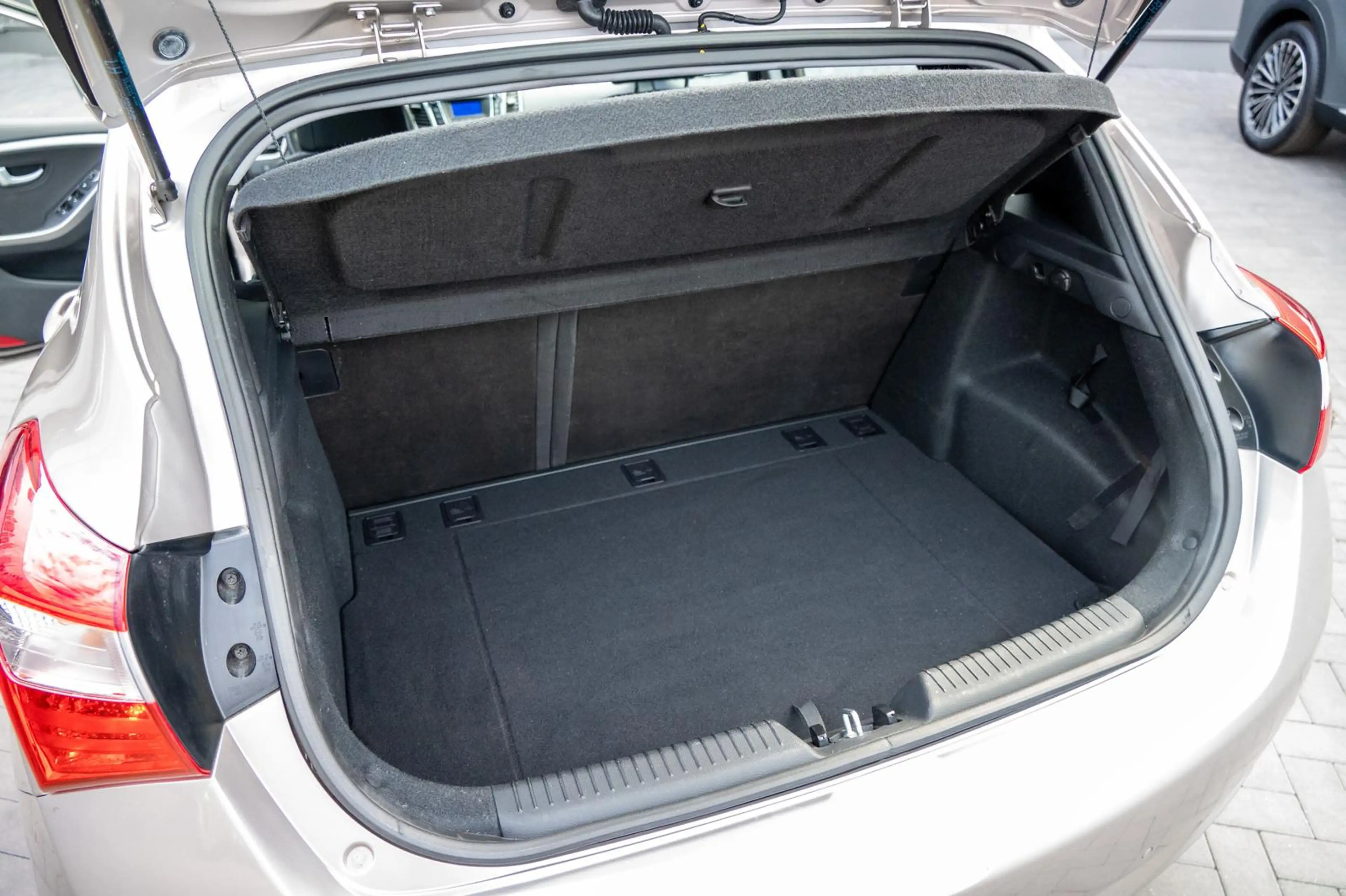Hyundai i30 blue Trend 1.6 GDI — photo 14