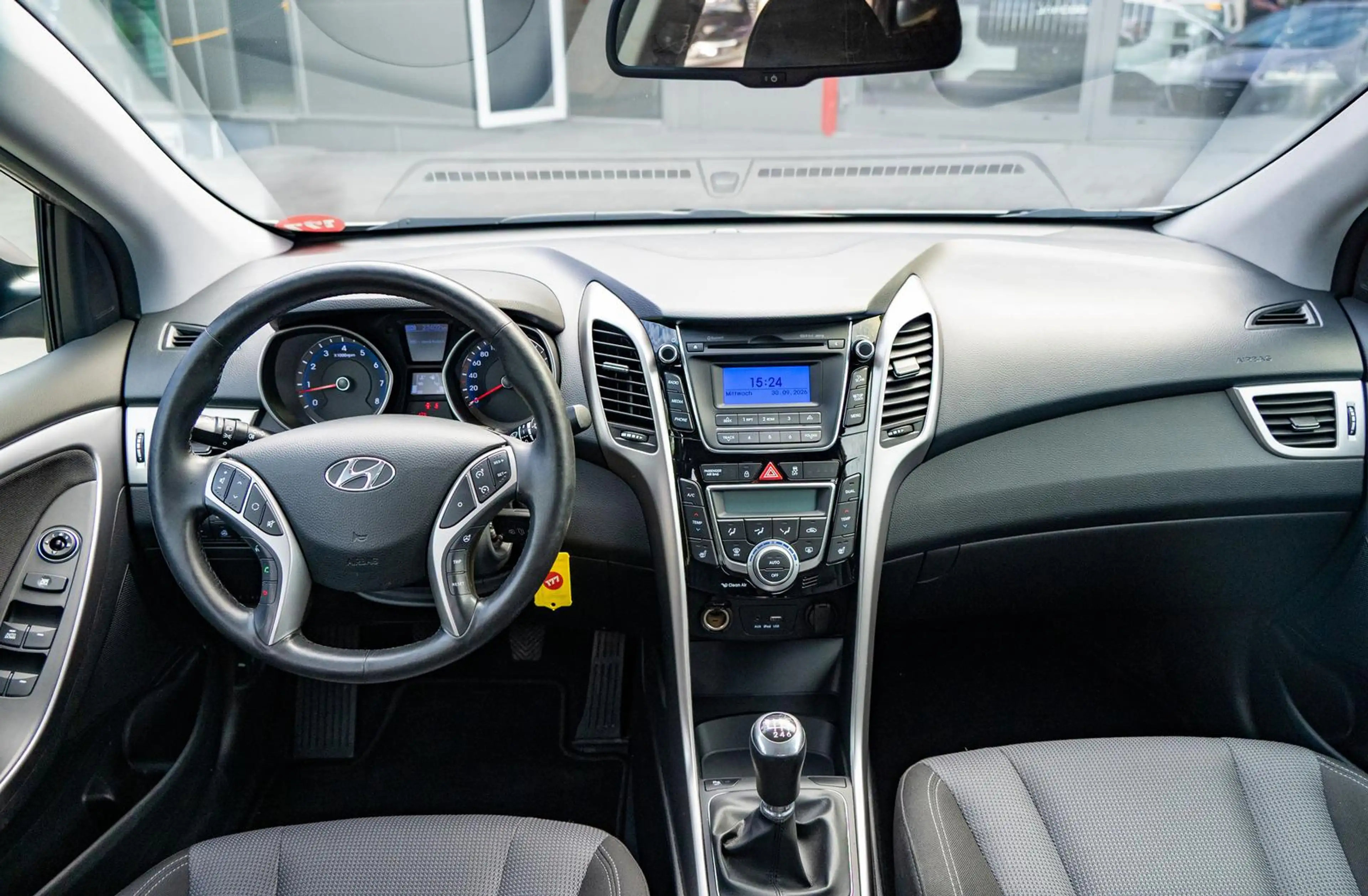 Hyundai i30 blue Trend 1.6 GDI — photo 8