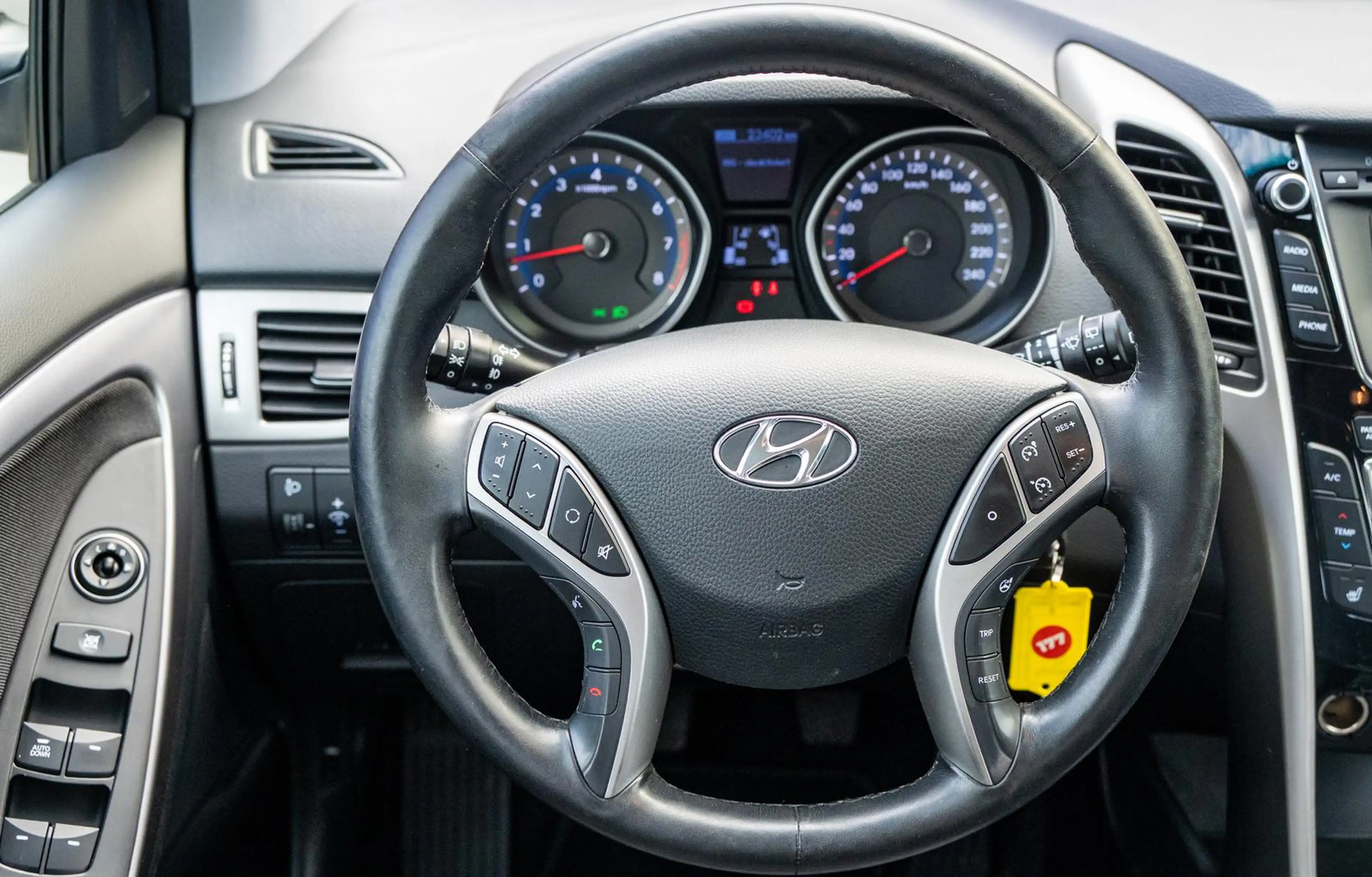 Hyundai i30 blue Trend 1.6 GDI — photo 9