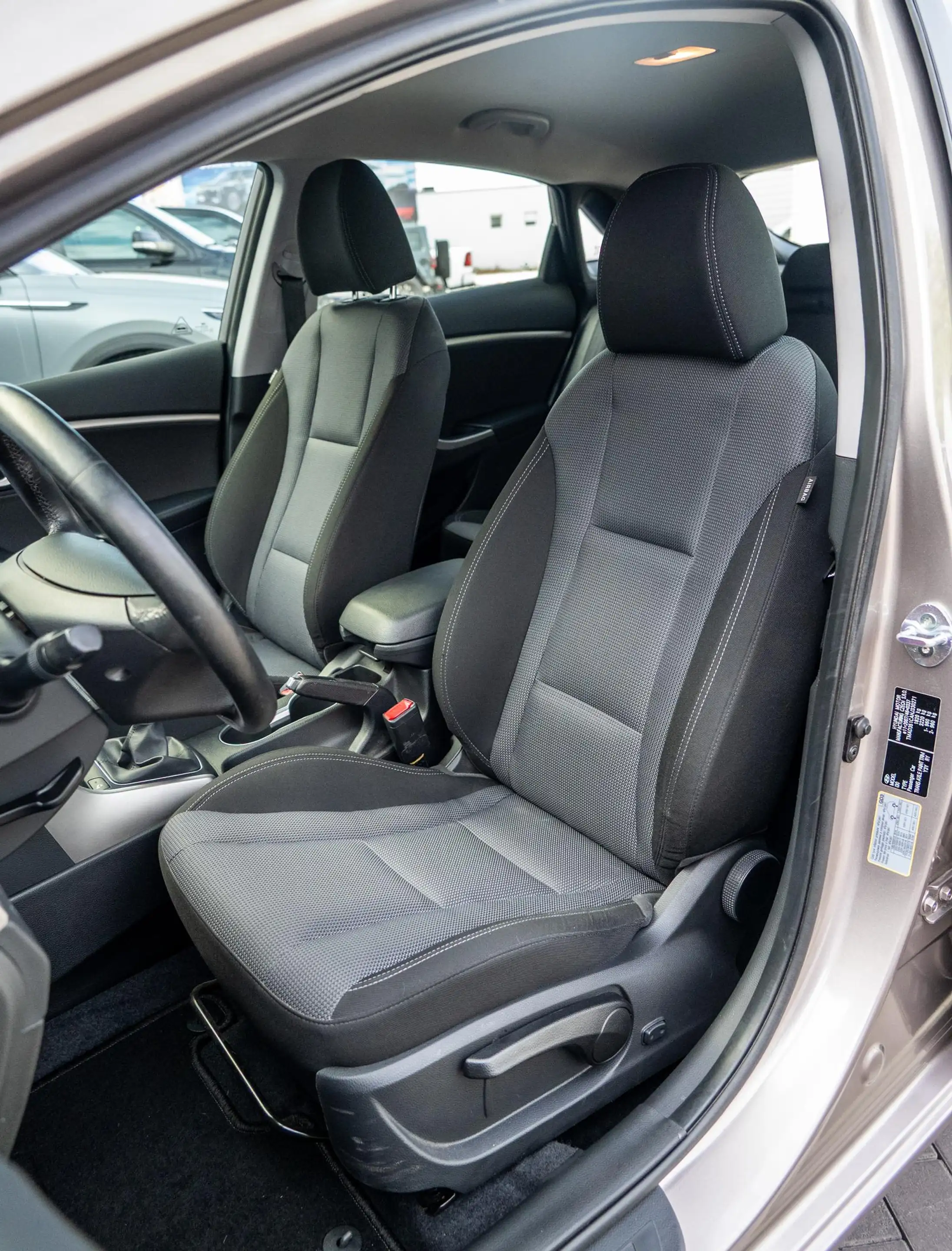 Hyundai i30 blue Trend 1.6 GDI — photo 11