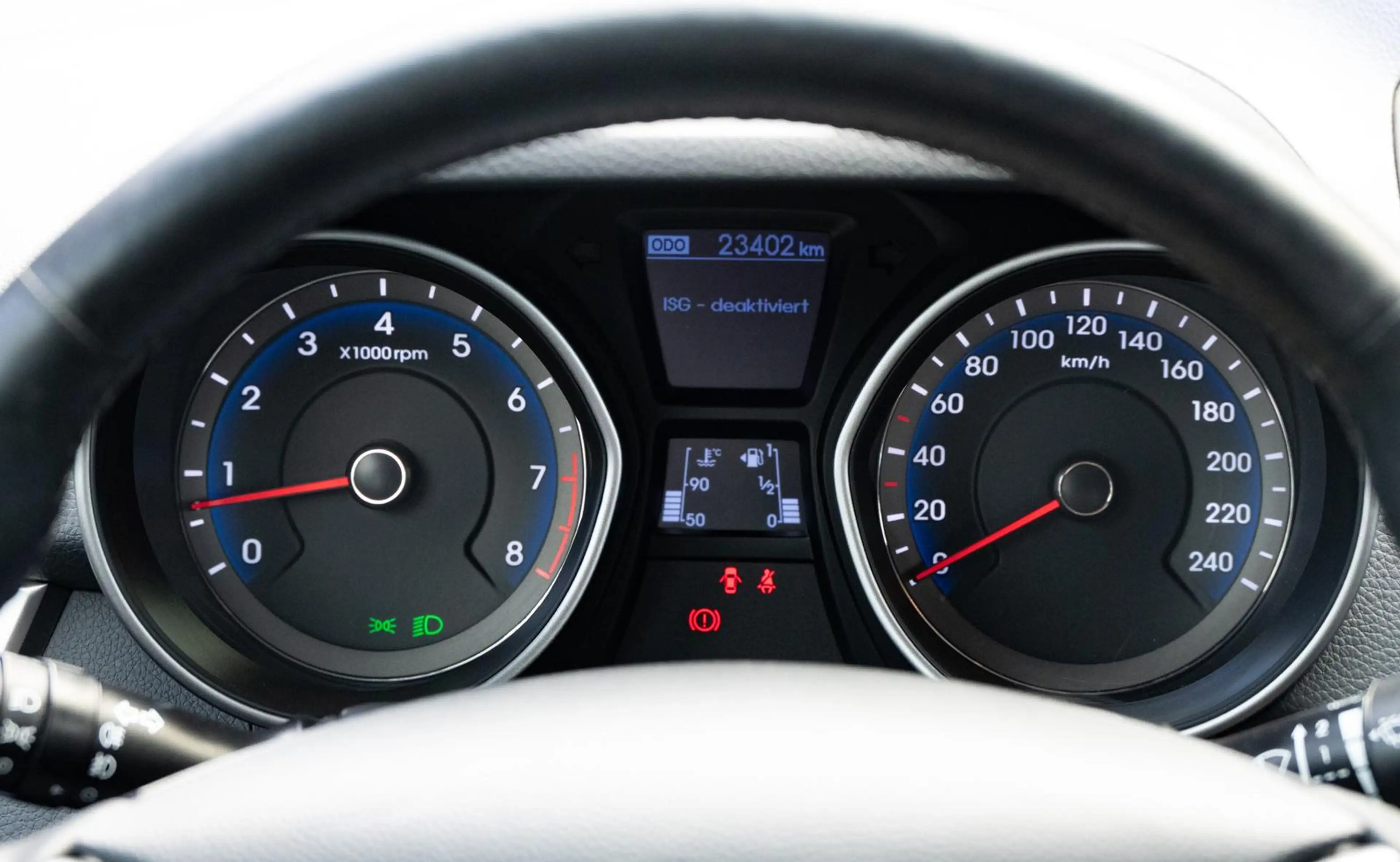 Hyundai i30 blue Trend 1.6 GDI — photo 10