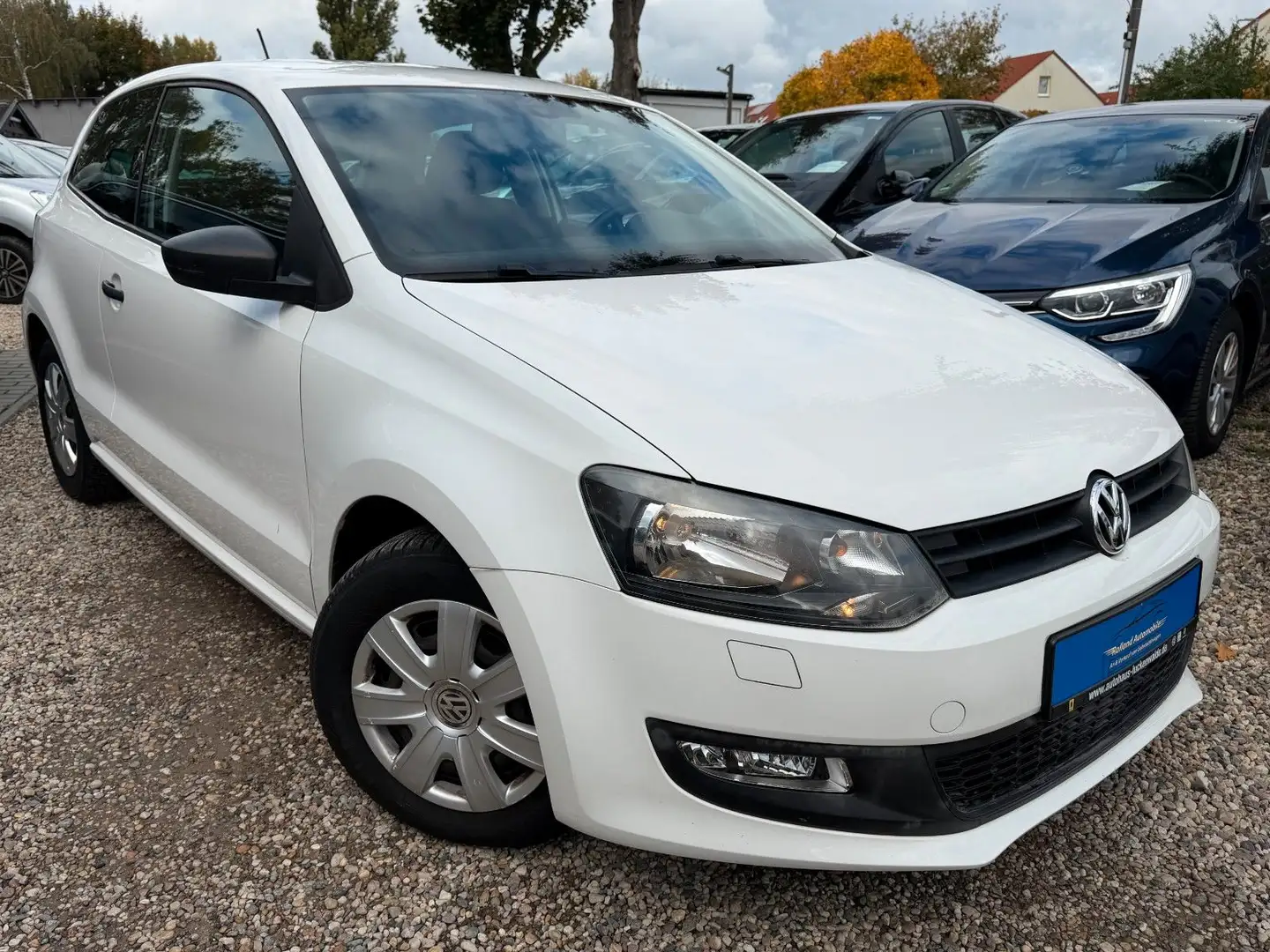 Volkswagen Polo V Trendline*2.HD*Klima*SHZ*Temp*TÜV NEU Blanc - 1