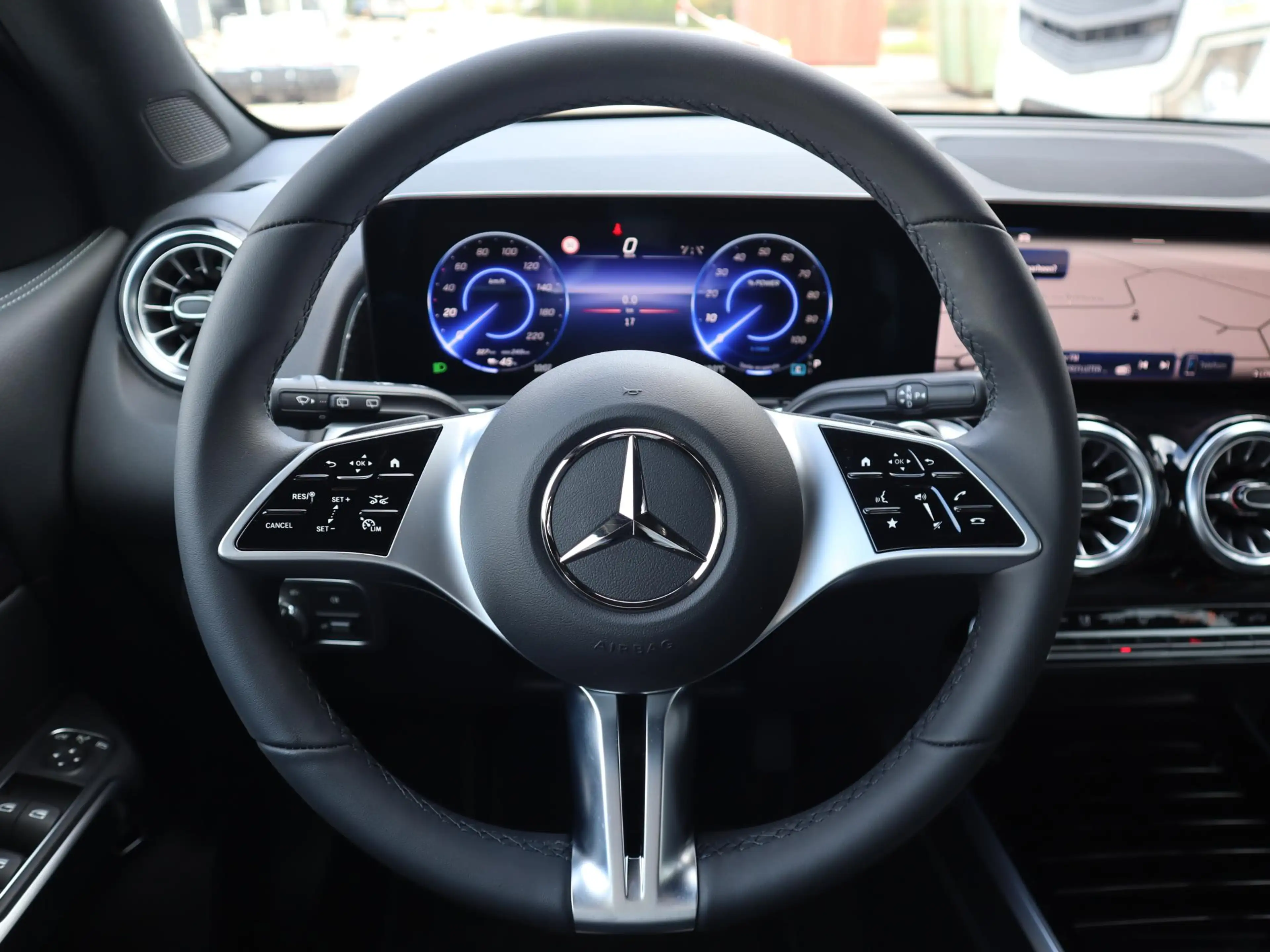 Mercedes-Benz EQB 250 250+ Business Solution 71 kWh — photo 12