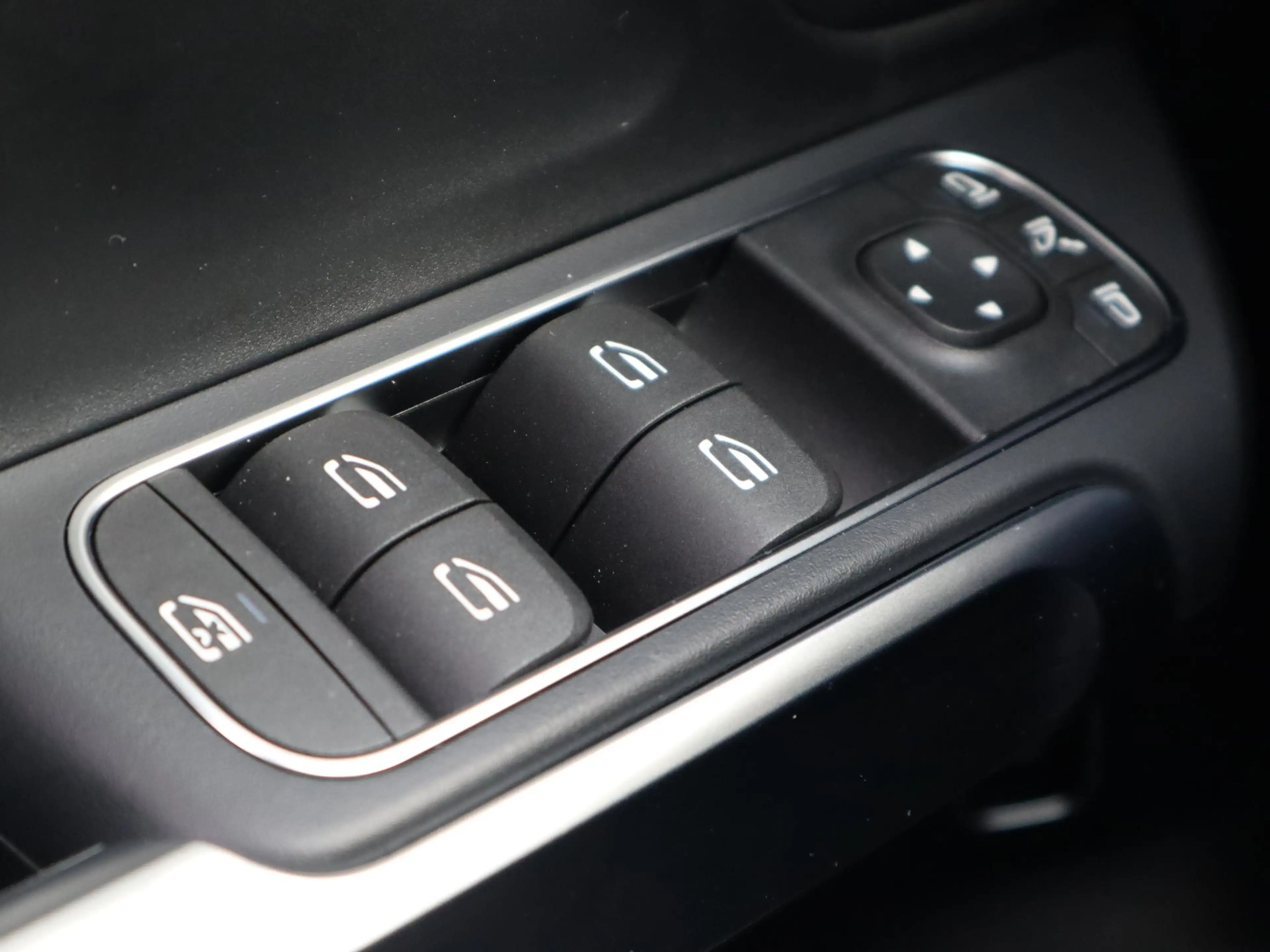 Mercedes-Benz EQB 250 250+ Business Solution 71 kWh — photo 14